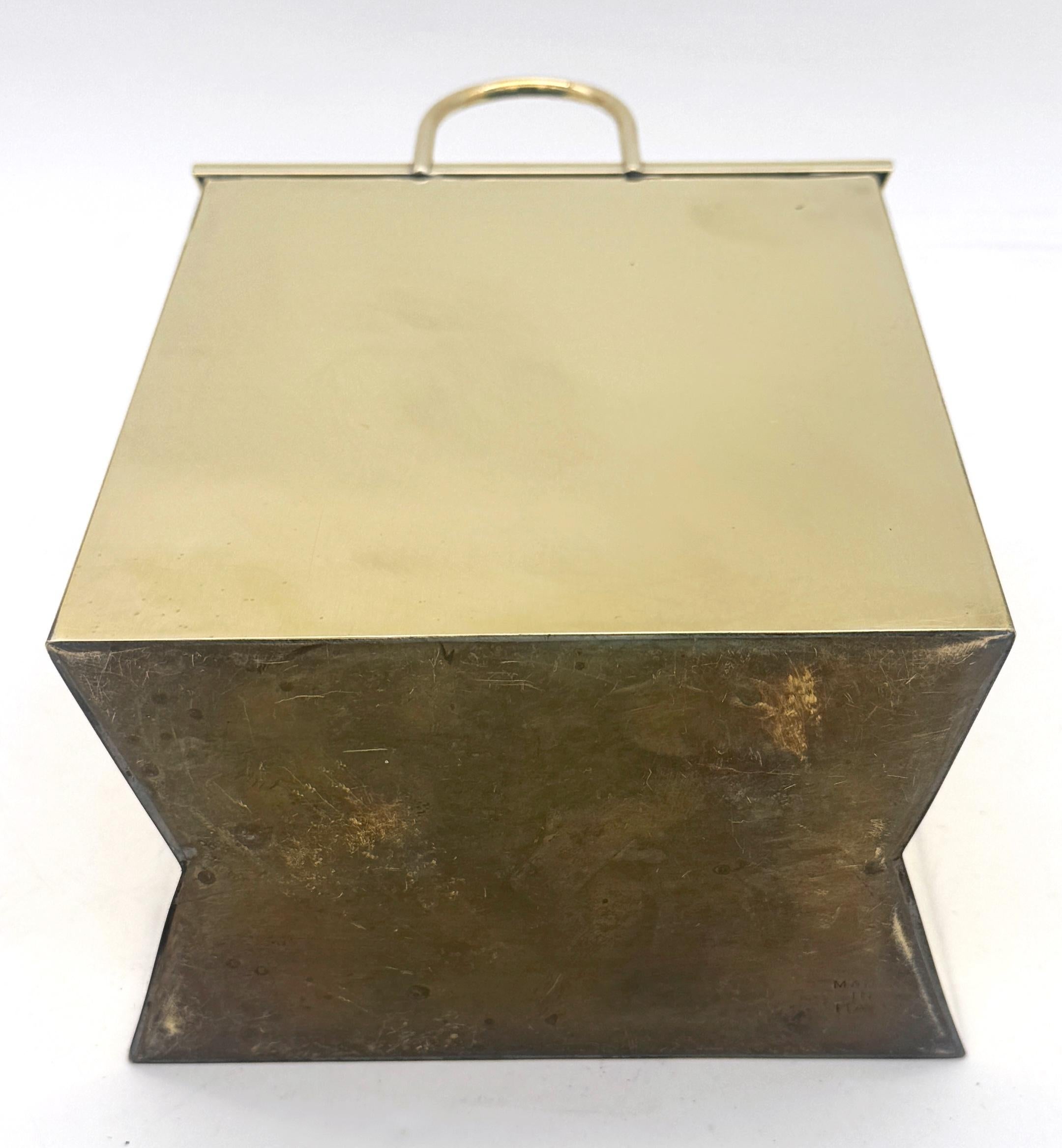 Scultura moderna italiana in ottone lucido con borsa della spesa, CIRCA ANNI 70 in vendita 1