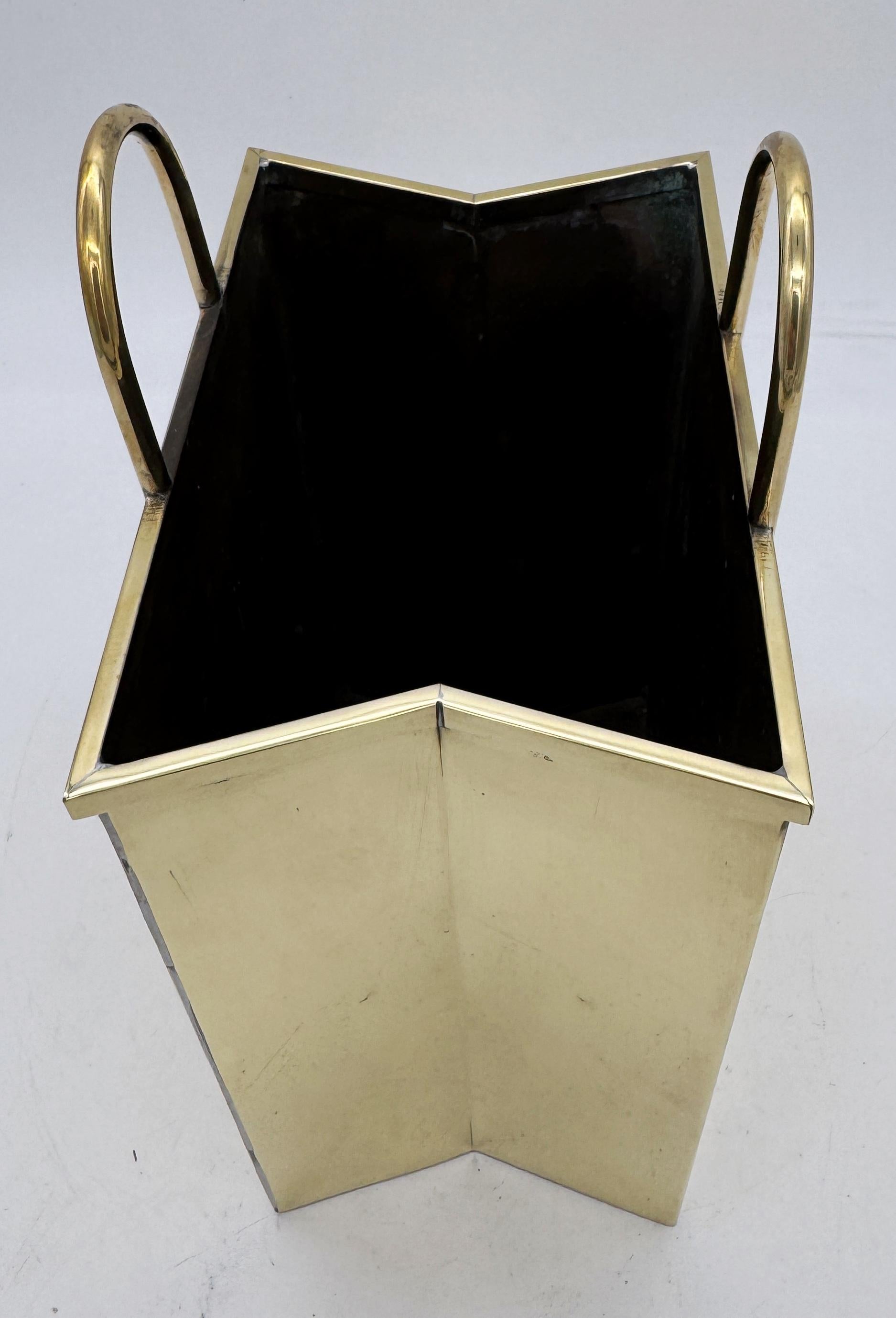 Scultura moderna italiana in ottone lucido con borsa della spesa, CIRCA ANNI 70 in vendita 2