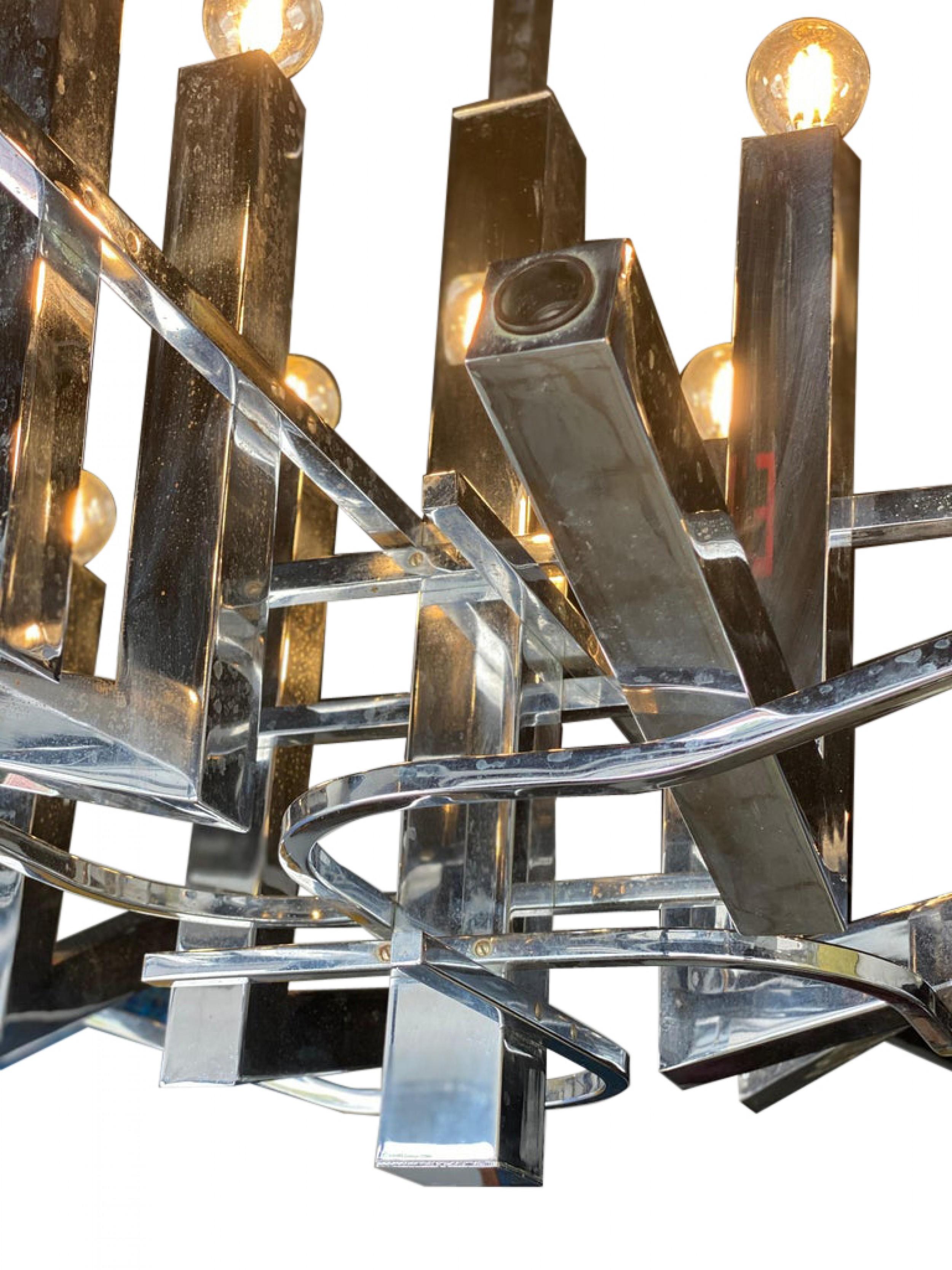Lucidato Lampadario moderno italiano a 12 luci in cromo lucido, Sciolari in vendita