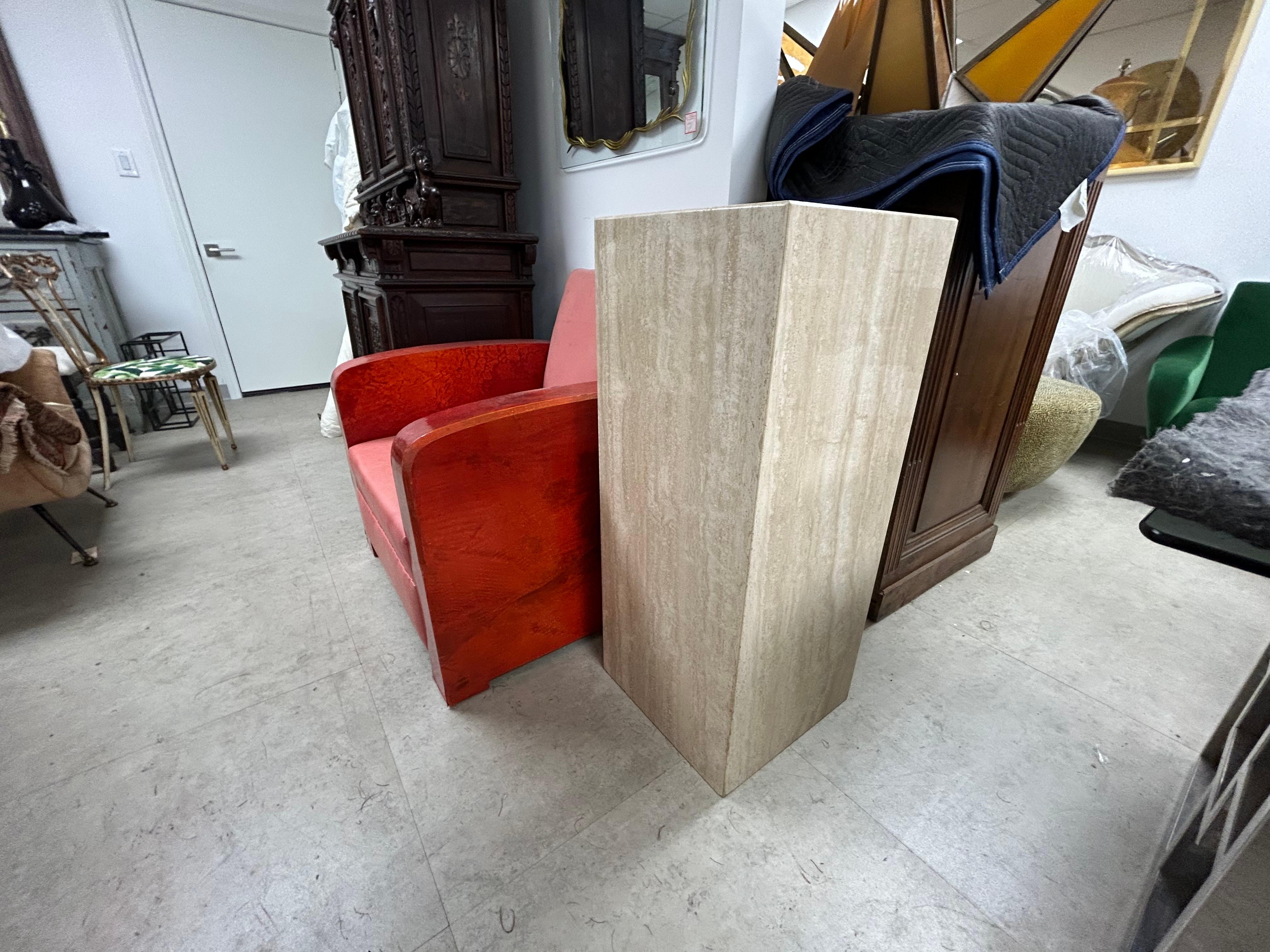Pedestal italiano moderno de travertino pulido en Bueno estado para la venta en Houston, TX