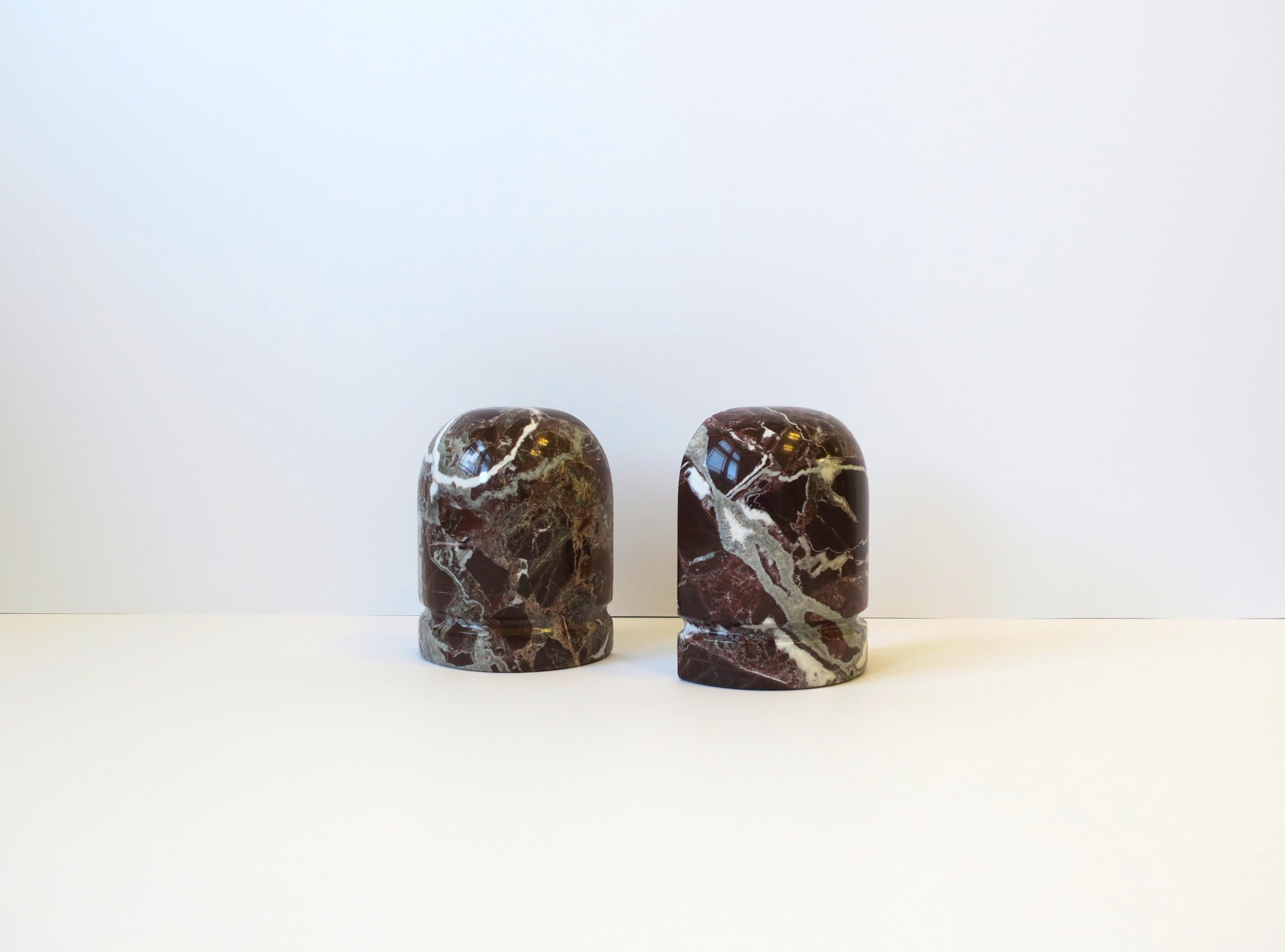 Italian Modern Postmodern Red Burgundy Marble Bookends, Pair In Excellent Condition In New York, NY