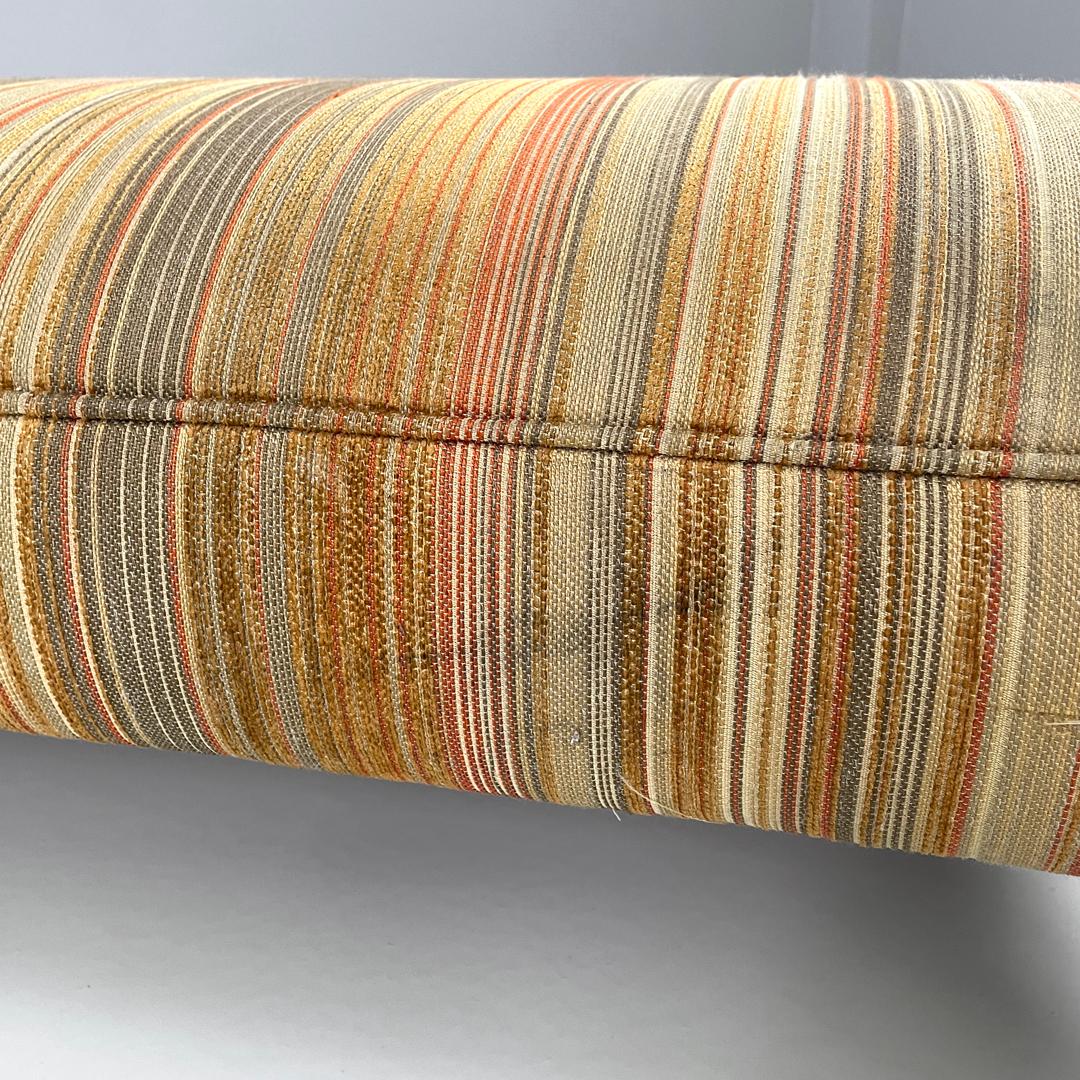 Italienischer moderner Hocker auf Messingrädern mit orange und braun gestreiftem Stoff, 1970er Jahre im Angebot 7