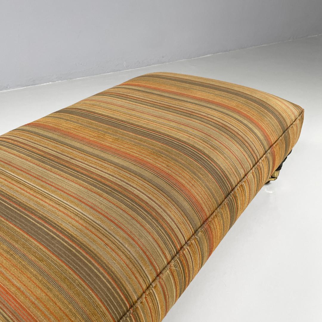 Italienischer moderner Hocker auf Messingrädern mit orange und braun gestreiftem Stoff, 1970er Jahre im Angebot 10