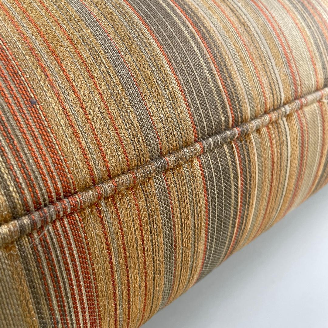 Italienischer moderner Hocker auf Messingrädern mit orange und braun gestreiftem Stoff, 1970er Jahre im Angebot 11