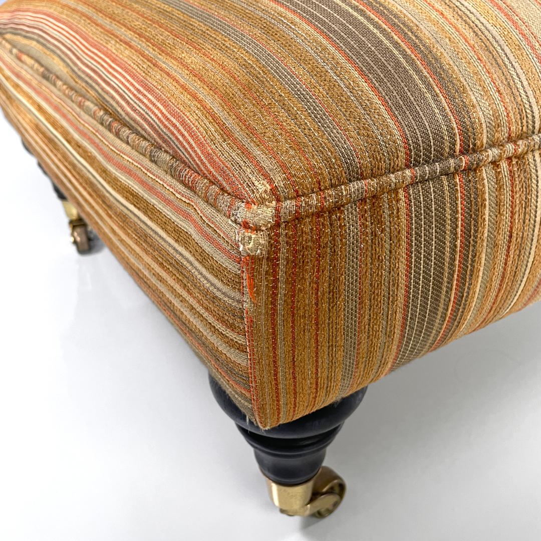 Italienischer moderner Hocker auf Messingrädern mit orange und braun gestreiftem Stoff, 1970er Jahre im Angebot 12