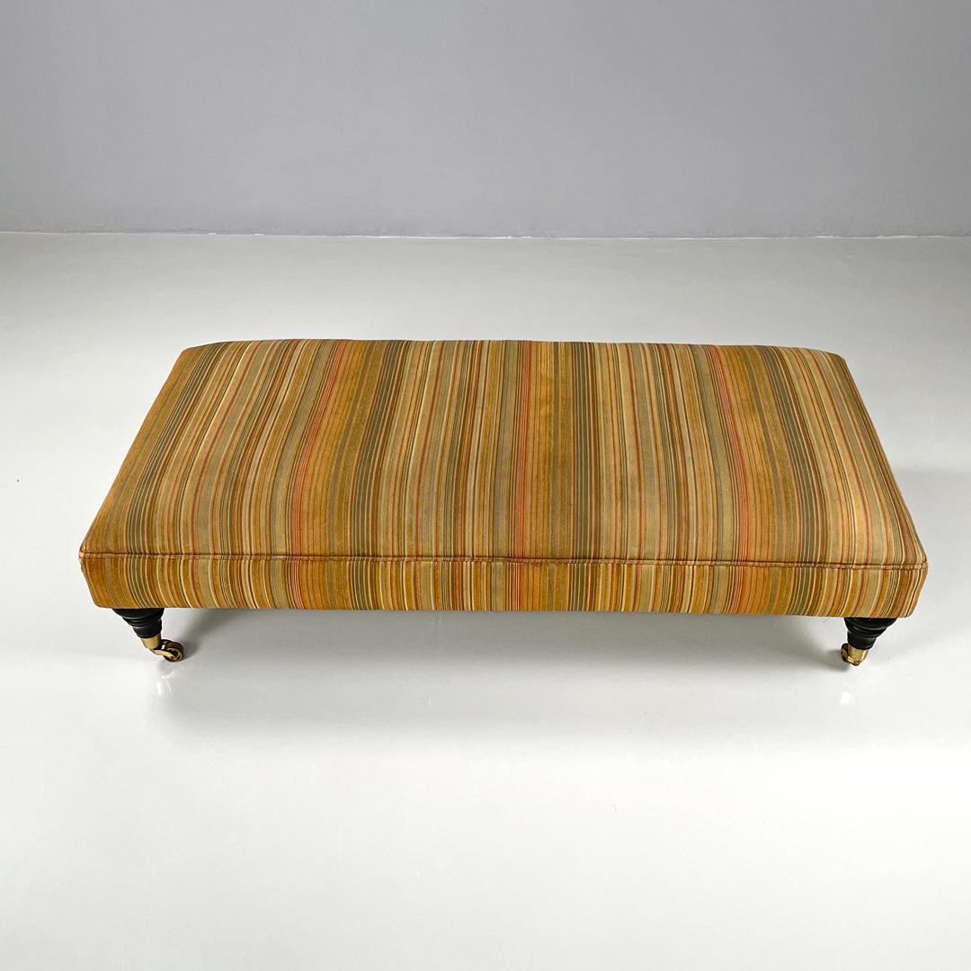 Italienischer moderner Hocker auf Messingrädern mit orange und braun gestreiftem Stoff, 1970er Jahre im Angebot 1