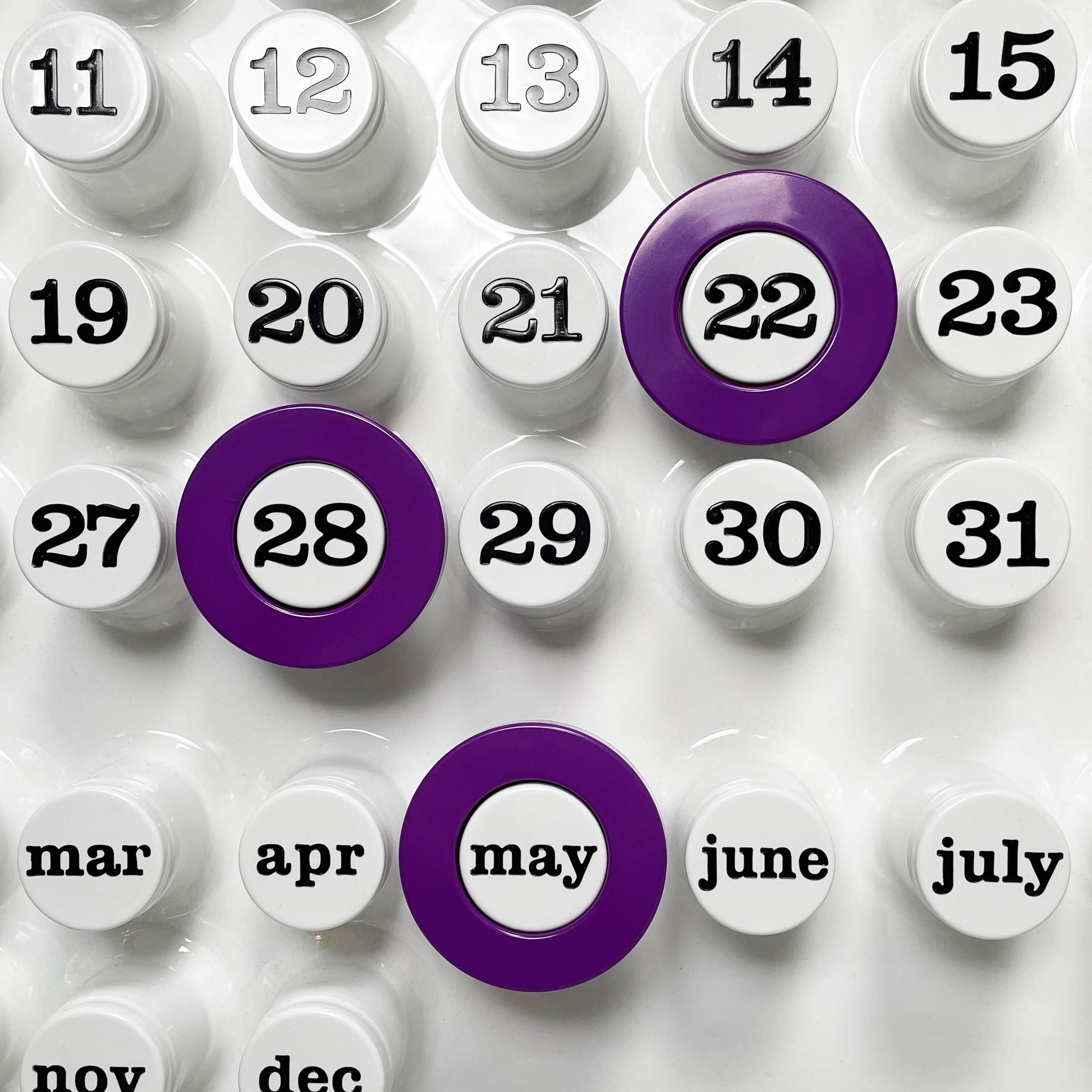 Modern Italian modern purple rings for the perpetual wall calendar by Ring A Date, 2020 For Sale