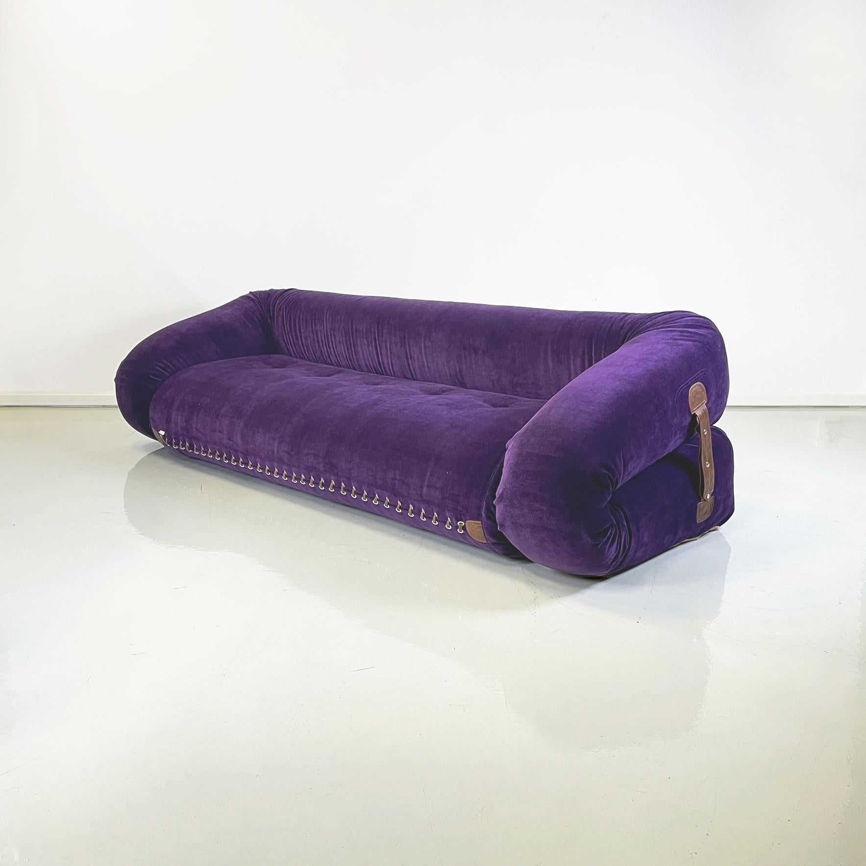Italian modern Purple velvet sofa bed mod. Anfibio by Alessandro Becchi for Giovannetti, 1970s
Sofa bed mod. Anfibio in aubergine purple velvet. The sofa has a rectangular seat with metal buttons. On the sides there are several brown leather straps