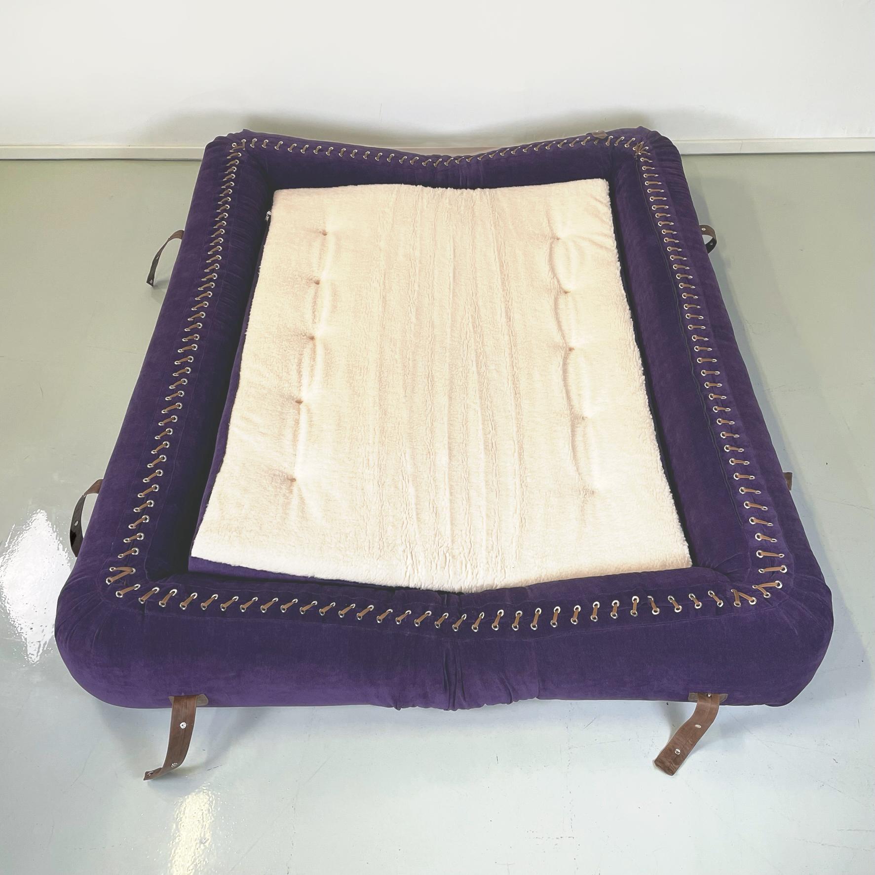 Leather Italian Modern Purple Velvet Sofa Bed Anfibio by Becchi for Giovannetti, 1970s For Sale
