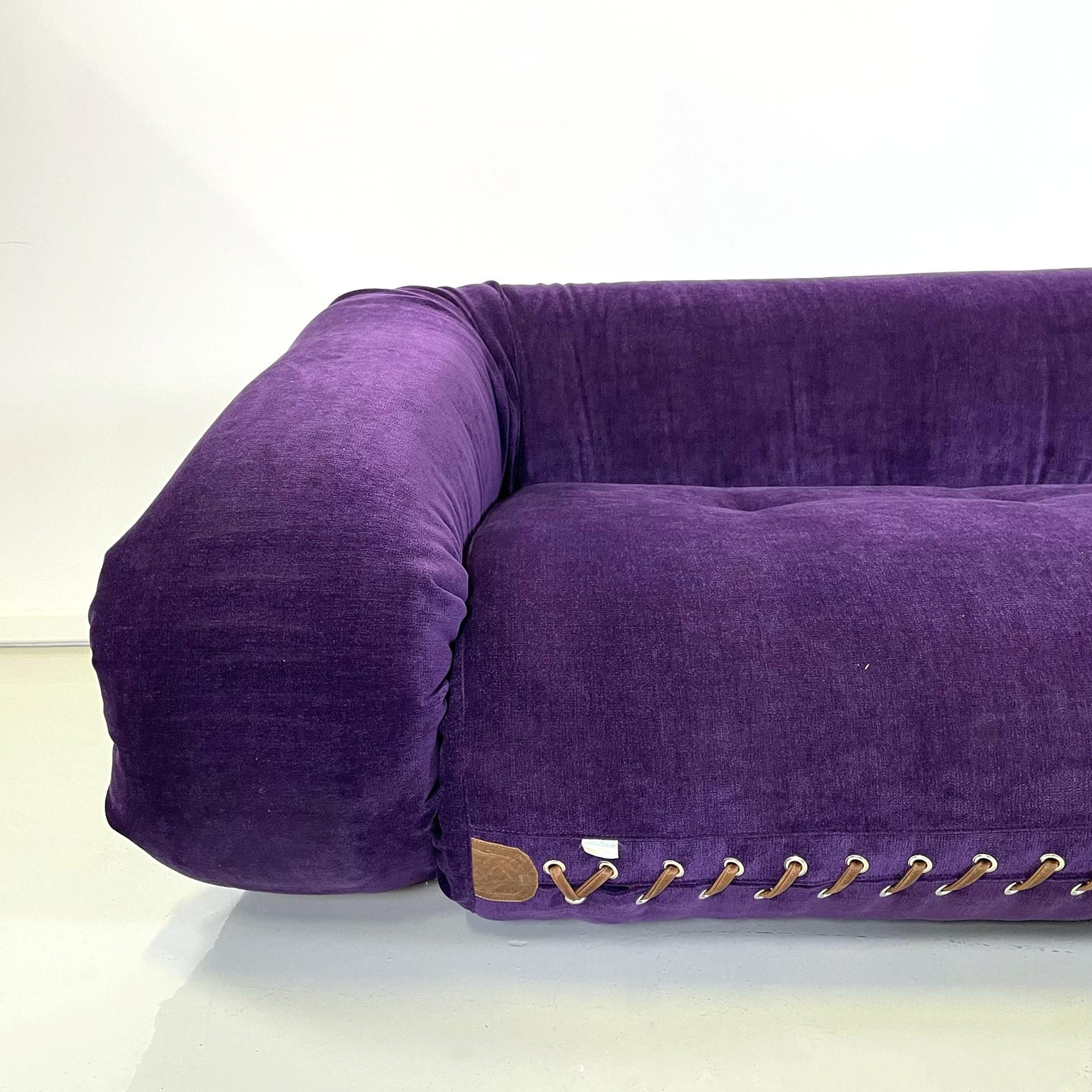 Italian Modern Purple Velvet Sofa Bed Anfibio by Becchi for Giovannetti, 1970s For Sale 3