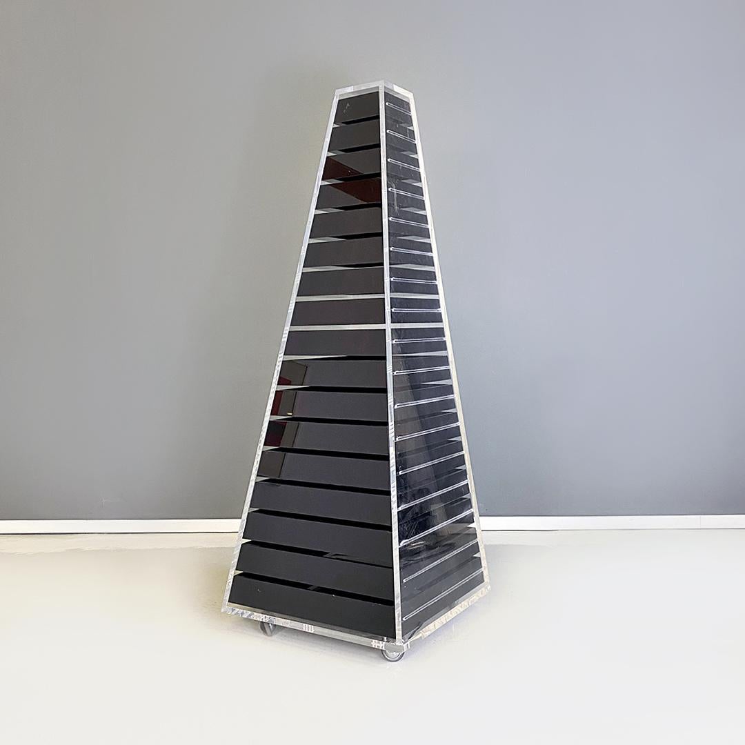 Italian Modern Pyramid Chest of Drawers by Shiro Kuramata for Cappellini, 1980s In Good Condition For Sale In MIlano, IT