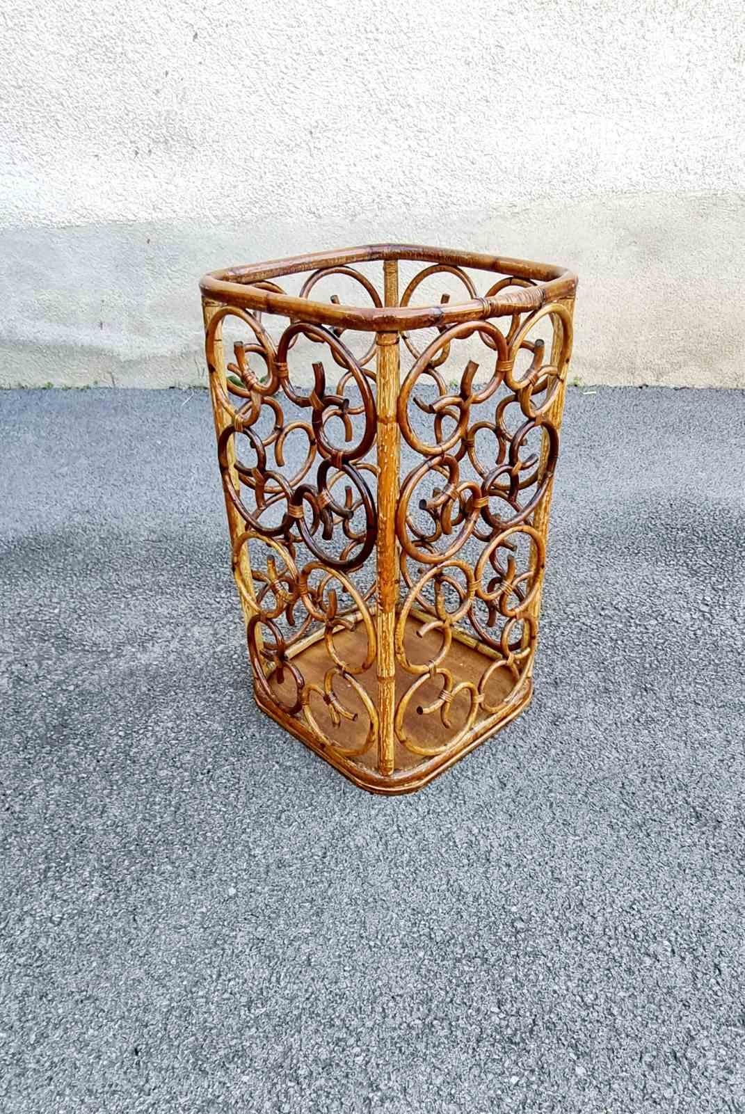 Paragüero moderno italiano de ratán y bambú, Italia años 60 Europeo en venta