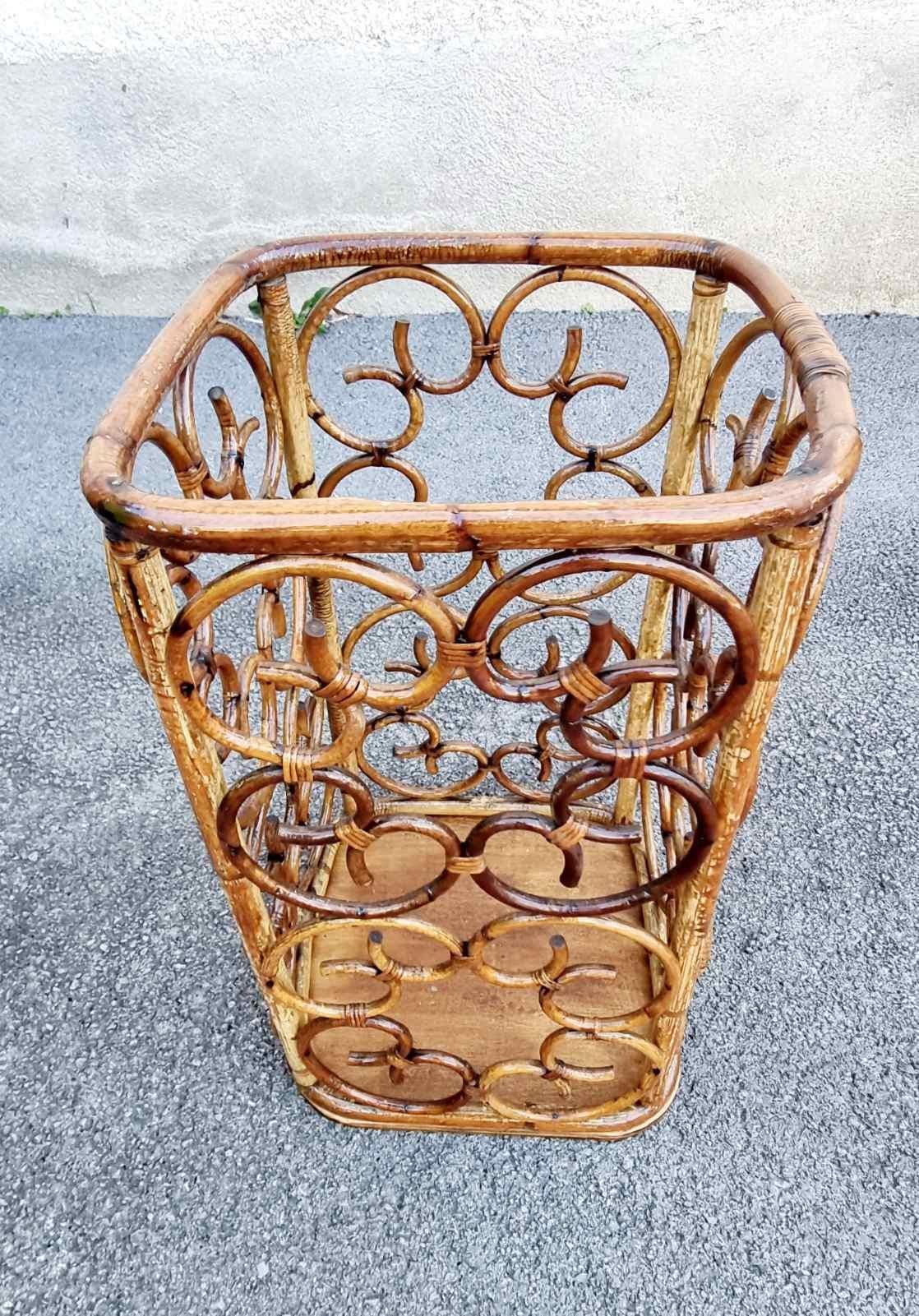 Paragüero moderno italiano de ratán y bambú, Italia años 60 Bambú en venta