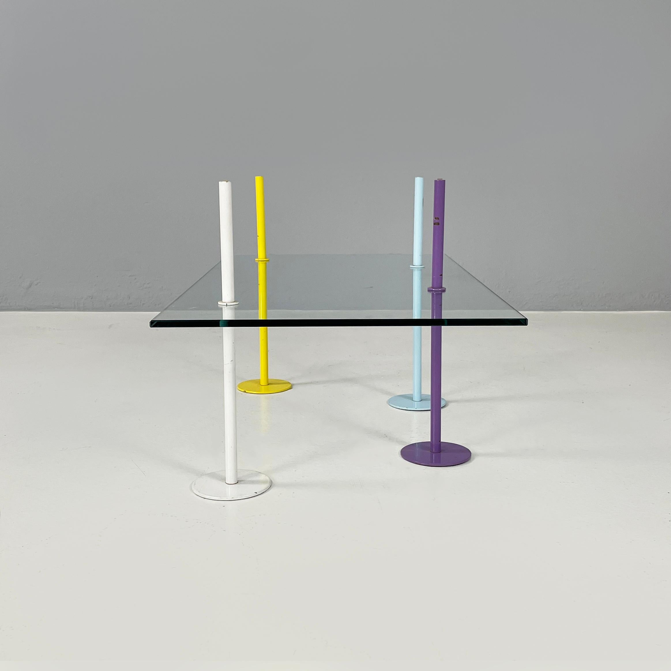Italian modern Rectangular Coffe table in glass and colored metal rods, 1980s In Good Condition For Sale In MIlano, IT