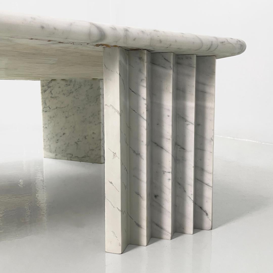 Italian modern rectangular coffe table in white marble by Carlo Scarpa, 1980s en venta 4