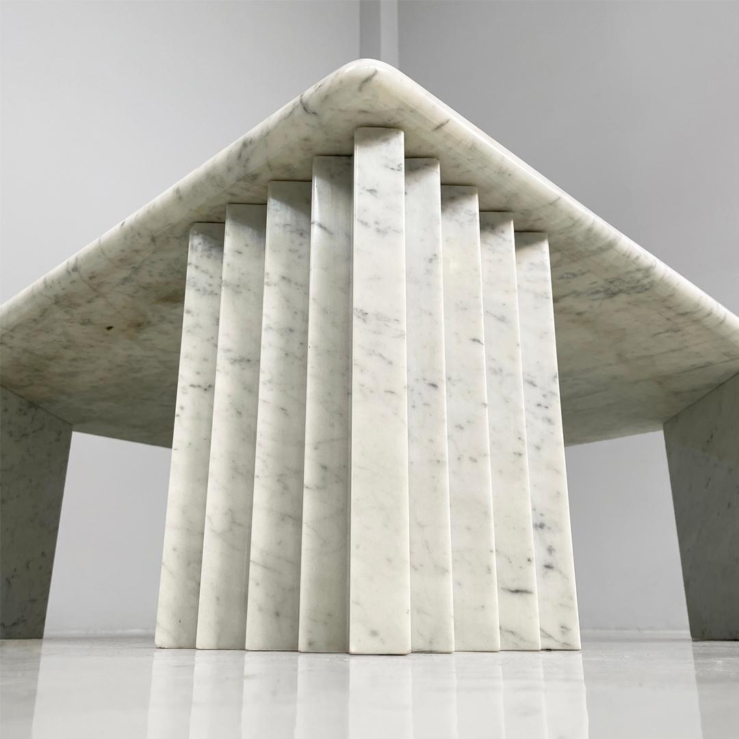 Italian modern rectangular coffe table in white marble by Carlo Scarpa, 1980s en venta 6