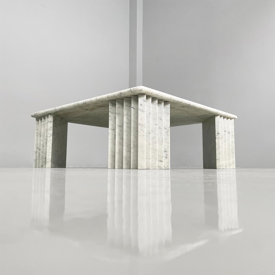 Italian modern rectangular coffe table in white marble by Carlo Scarpa, 1980s Mármol de Carrara en venta