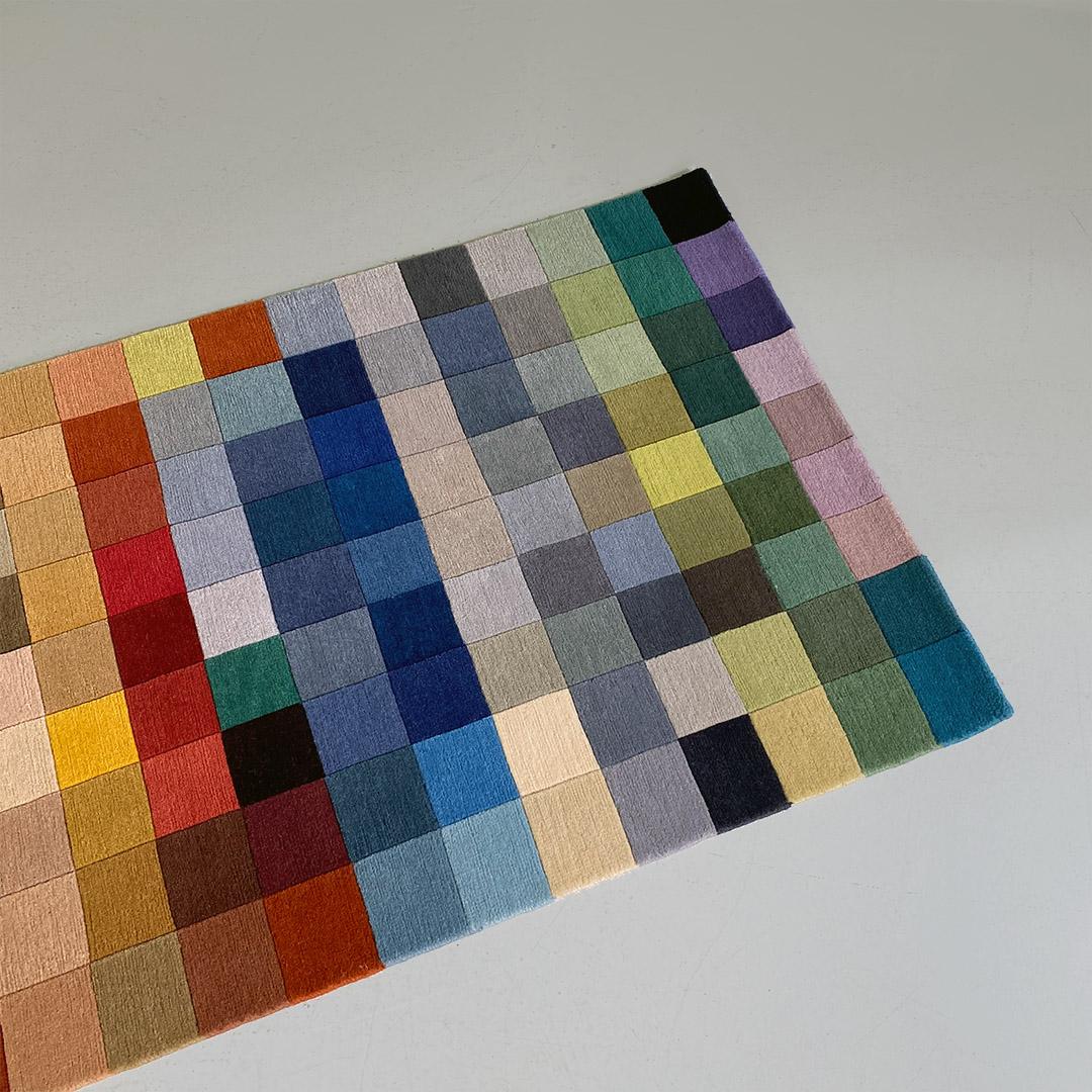 Tissu Tapis italien moderne rectangulaire coloré avec motif à carreaux, années 1990 en vente