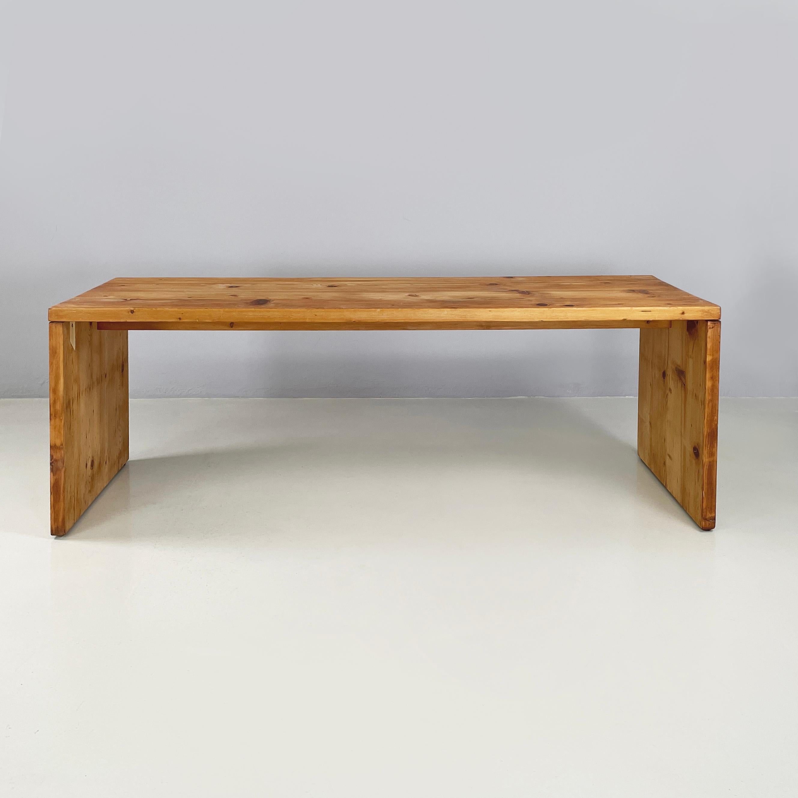Italian modern Rectangular console table in wood, 1970s
Console table with rectangular top, entirely in solid wood. The top is supported by two legs with a rectangular section. Round metal feet.
1970s
Good condition, light scattered marks. On the