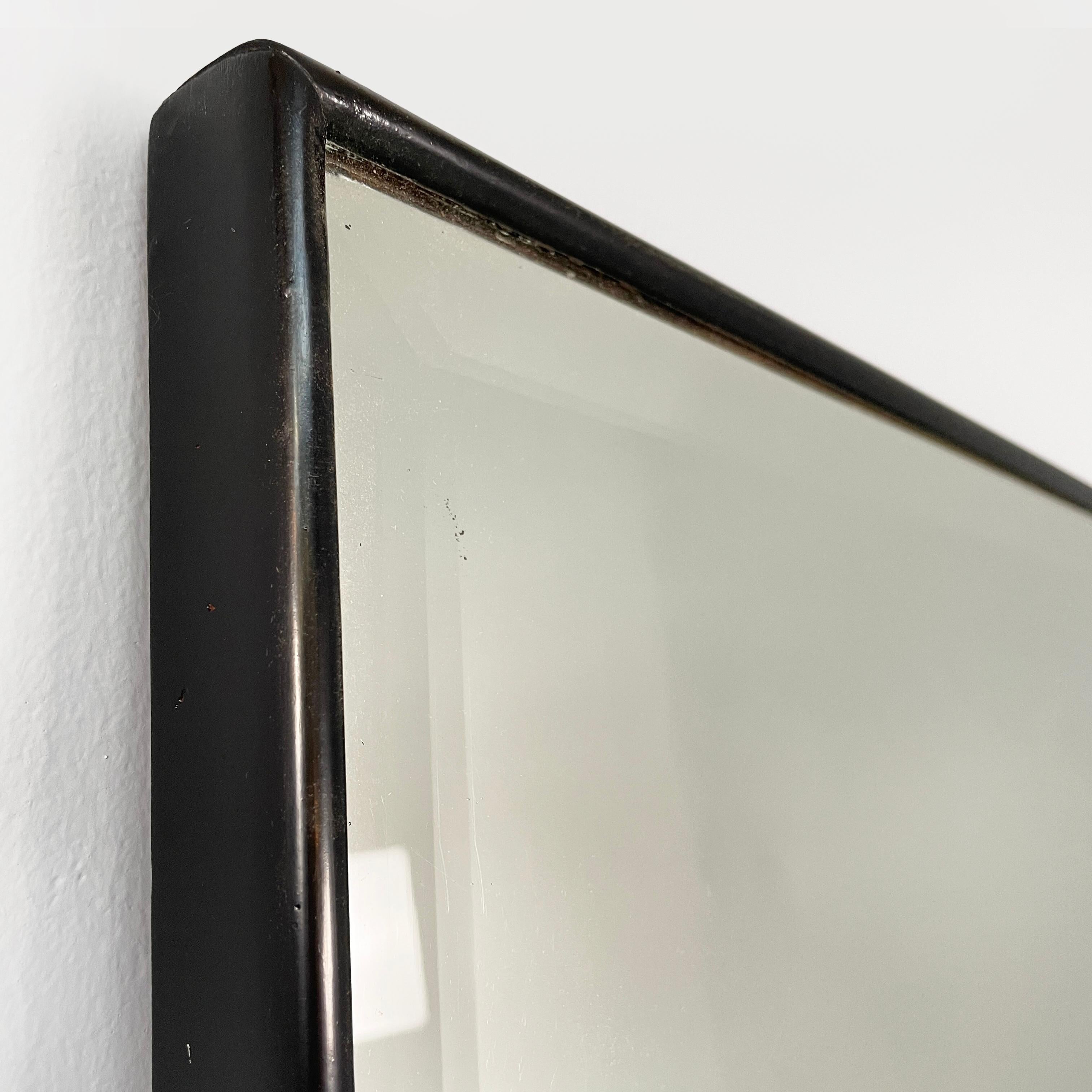 Italian modern Rectangular mirror with black wooden frame, 1990s In Good Condition For Sale In MIlano, IT