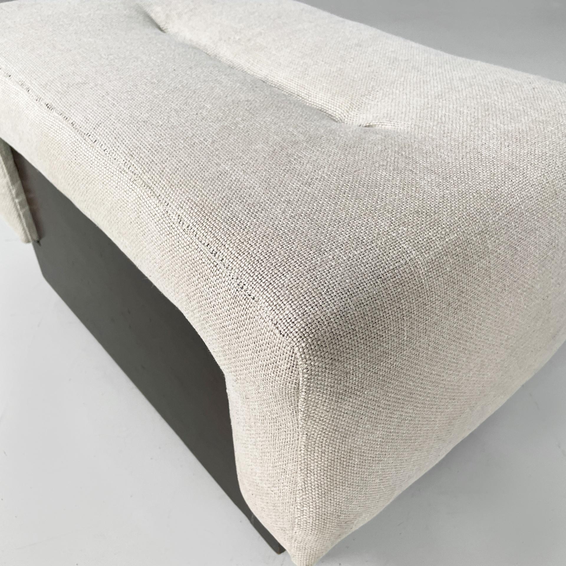 Puf rectangular moderno italiano de madera y tela beige, años 70 en Bueno estado para la venta en MIlano, IT