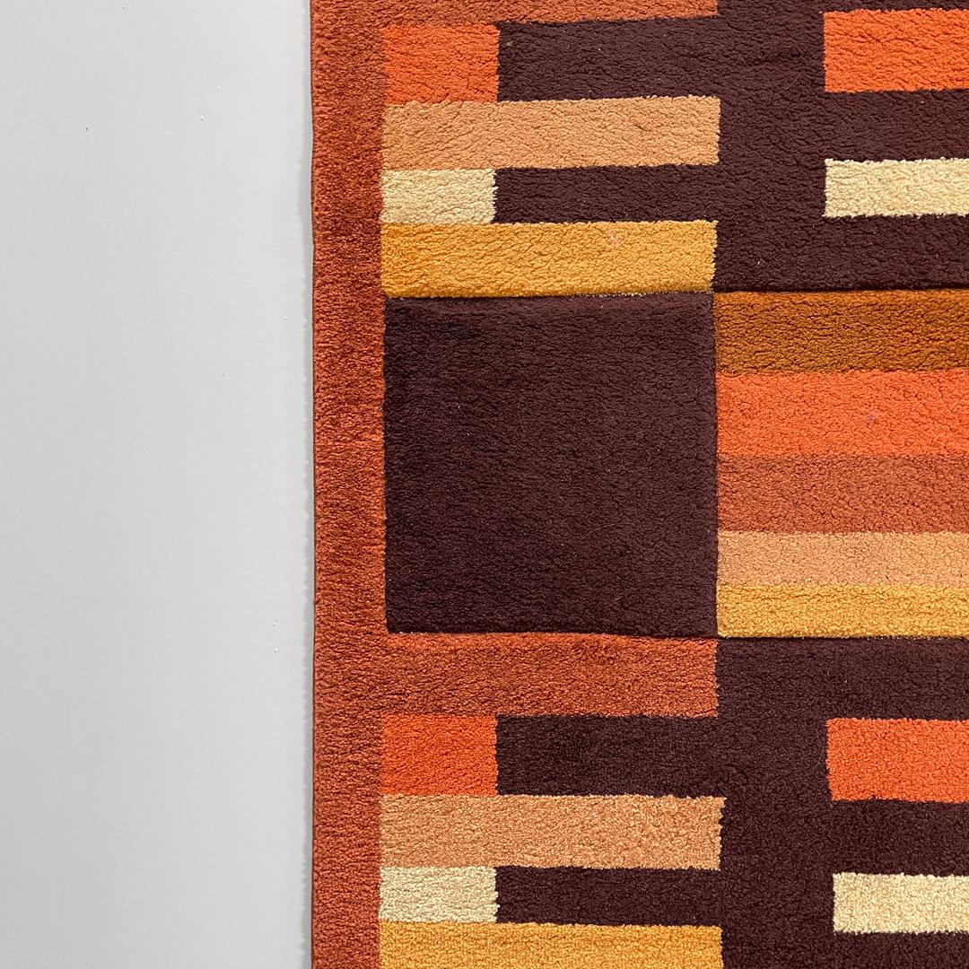Alfombra rectangular moderna italiana con decoraciones geométricas marrones y naranjas años 70 en venta 8