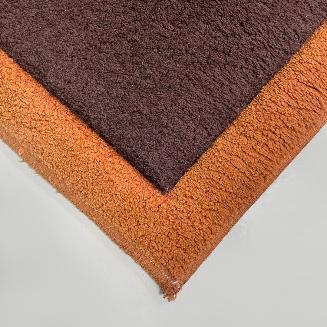 Alfombra rectangular moderna italiana con decoraciones geométricas marrones y naranjas años 70 en venta 9