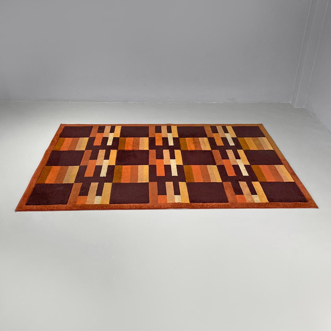 Alfombra rectangular moderna italiana con decoraciones geométricas marrones y naranjas años 70 en Bueno estado para la venta en MIlano, IT