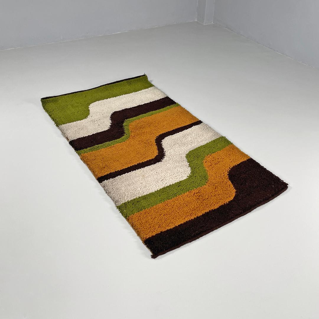 Italian modern rectangular rug with wavy decorations in green and orange, 1970s
Rectangular elongated carpet, decorated with wavy bands in brown, orange, beige and green.
Produced in 1970s. With label on the back 