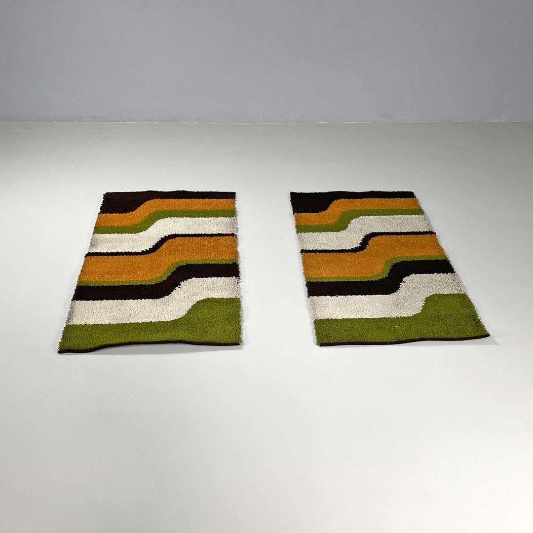 Moderno Tappeti italiani moderni rettangolari con decorazioni ondulate in verde e arancione, anni '70 in vendita