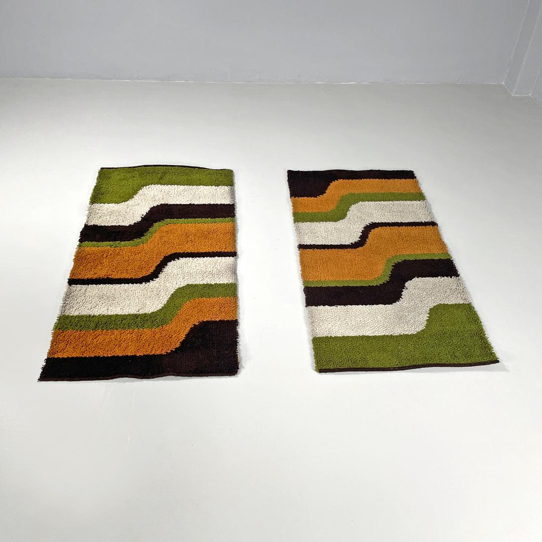 Tappeti italiani moderni rettangolari con decorazioni ondulate in verde e arancione, anni '70 In condizioni buone in vendita a MIlano, IT
