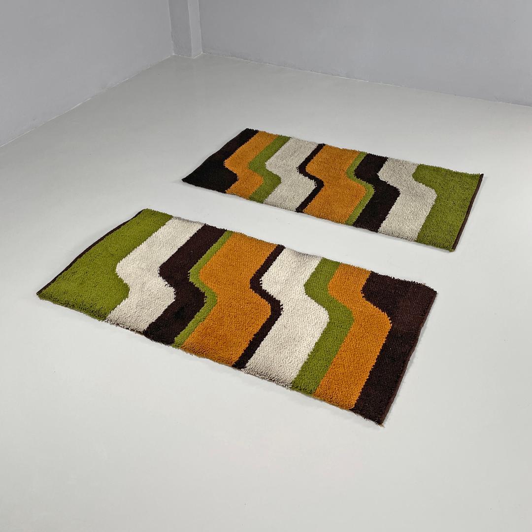 Fine XX secolo Tappeti italiani moderni rettangolari con decorazioni ondulate in verde e arancione, anni '70 in vendita