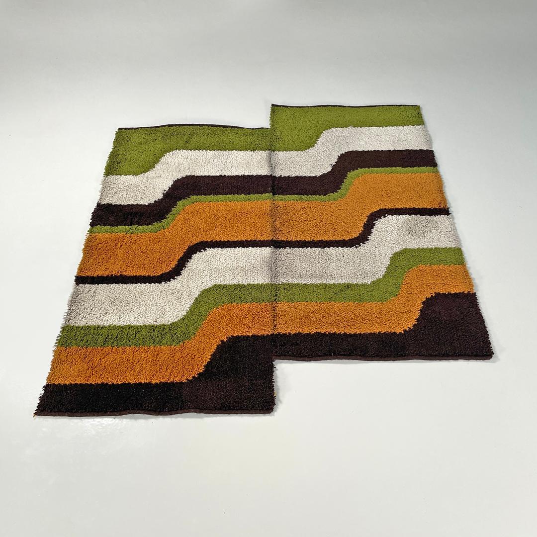 Tappeti italiani moderni rettangolari con decorazioni ondulate in verde e arancione, anni '70 in vendita 1