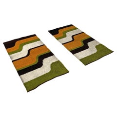 Italian modern rectangular rugs with wavy decorations in green and orange, 1970s