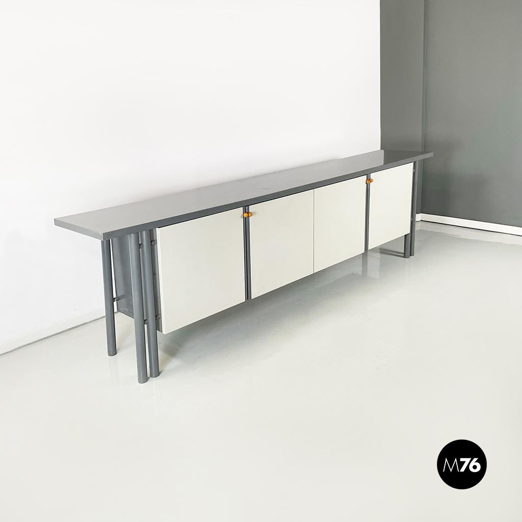 Italian Modern Rectangular Sideboard in Gray and White Wood, 1980s In Good Condition For Sale In MIlano, IT