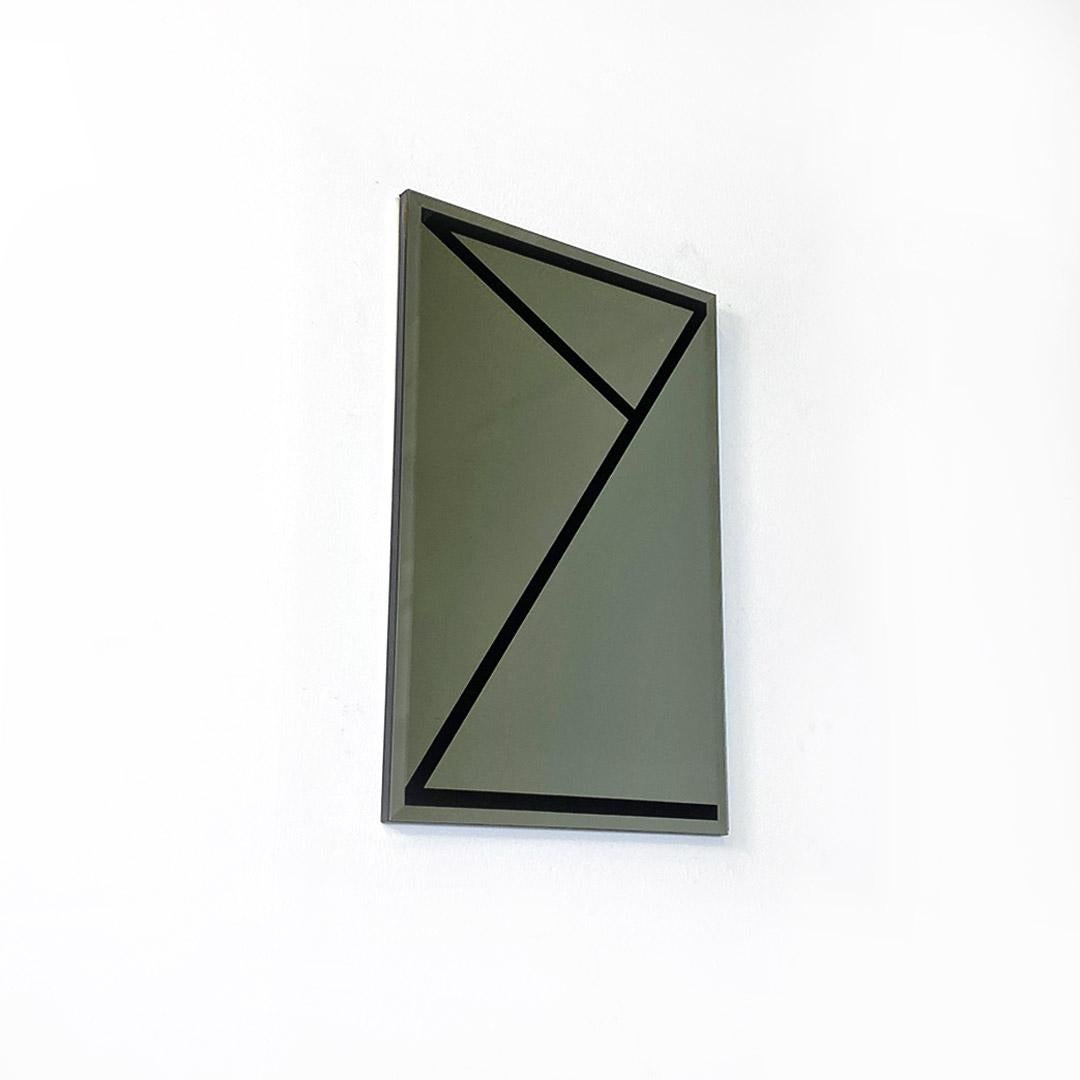 Italian modern rectangular wall mirror with black geometric motif, 1980s
Rectangular wall mirror, with mirrored glass and geometric motif in black, on a wooden background and beveled edge.
1980s approx.
Good condition, small chips on the