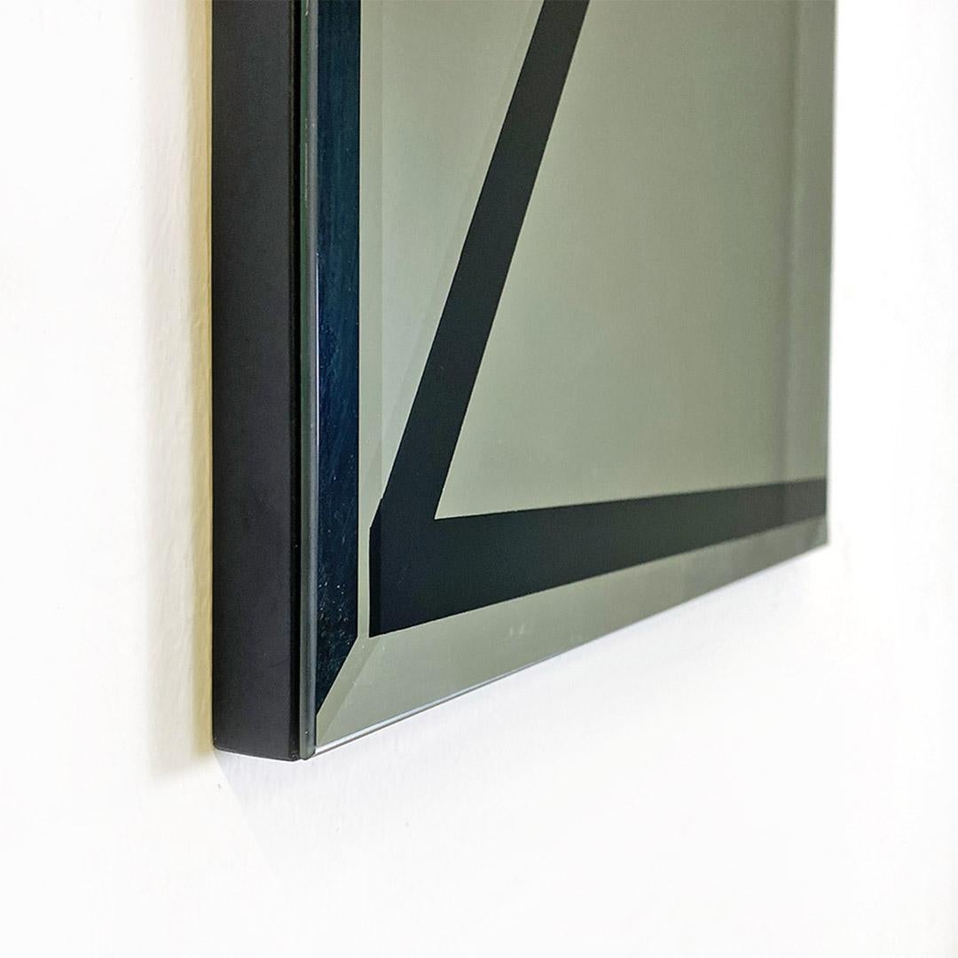 Moderner italienischer rechteckiger Wandspiegel mit schwarzem geometrischem Motiv, 1980er Jahre (Spiegel) im Angebot