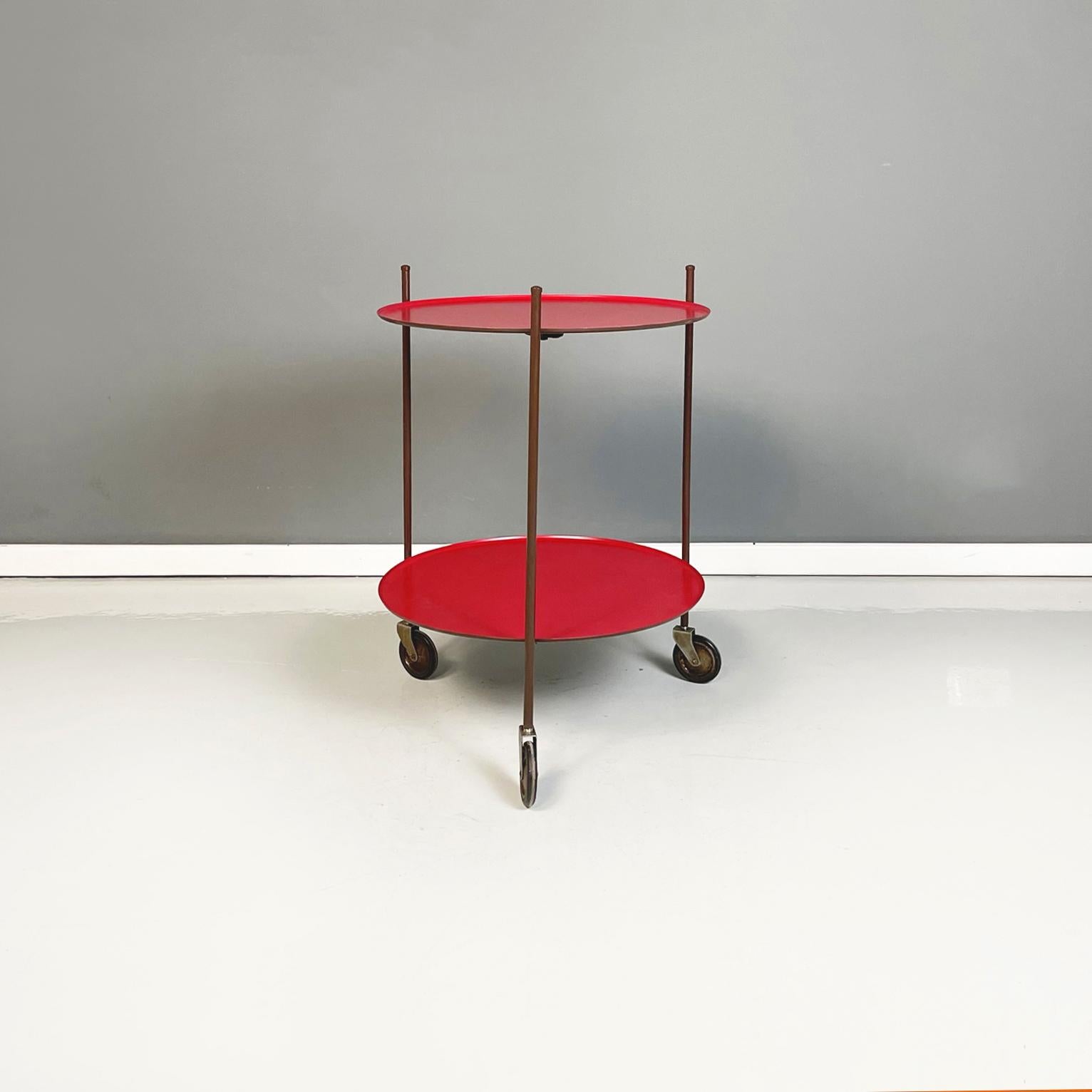 Italian modern Red and brown round cart with tubular metal, 1970s
Fantastic cart with two round shelves in red painted metal. The structure is made up of 3 rods in brown painted tubular metal. Metal wheels at the base. The two shelves are removable