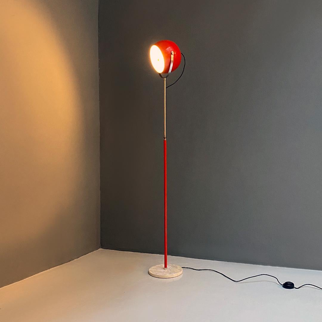 Italian modern red and chromed metal adjustable floor lamp with marble base, in the style of Goffredo Reggiani, 1970s.
Floor lamp with round marble base, stem in red metal with end part in chromed steel to which the adjustable sphere diffuser is