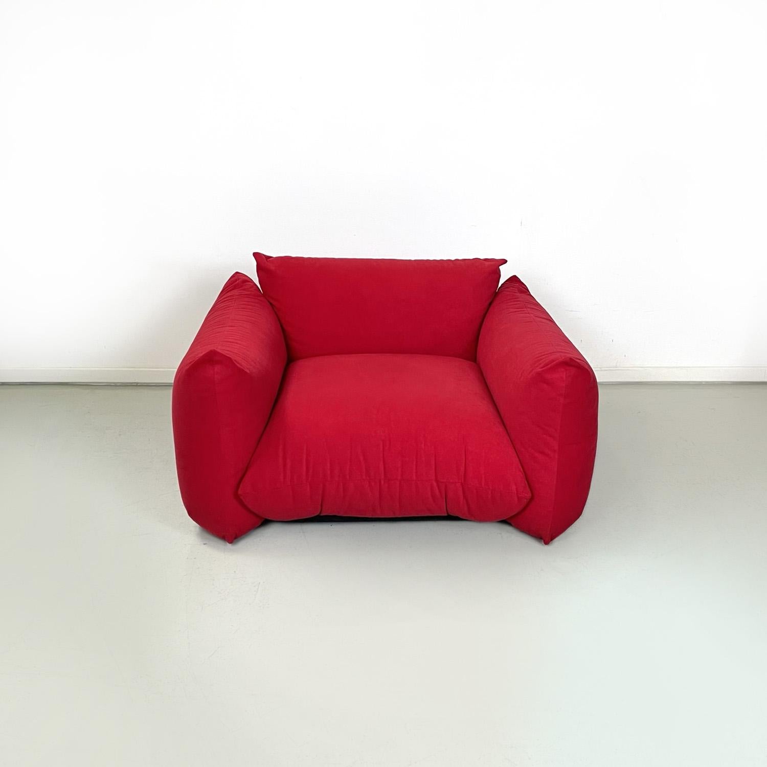 Italian modern red armchair Marenco by Mario Marenco for Arflex, 1970s
Square shaped armchair mod. Marenco. The seat and backrest are composed of two padded cushions covered in red alcantara type fabric, as are the two armrests.
Produced by Arflex