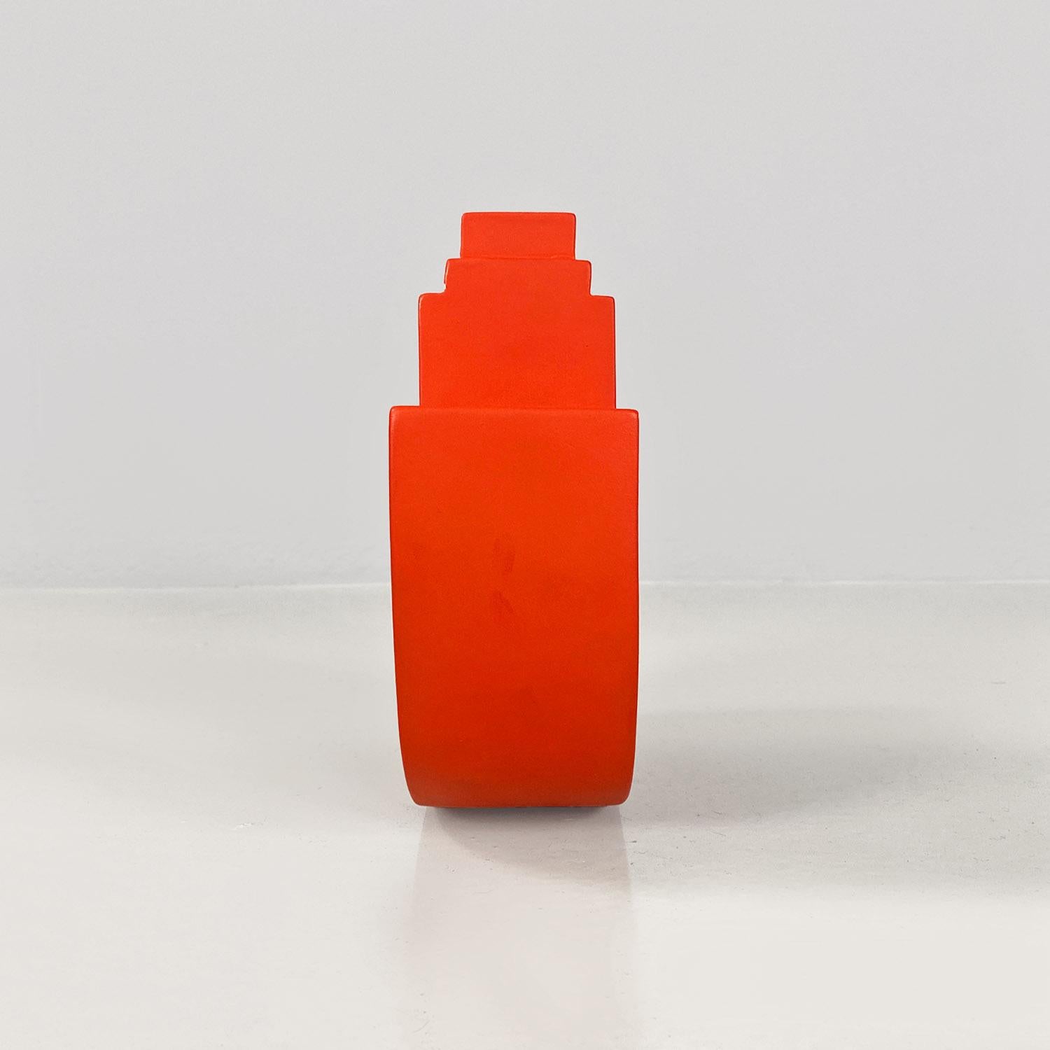 Italienische moderne rote Dondolo-Skulptur-Vase aus Keramik von Florio Pac Paccagnella 2023, modern (21. Jahrhundert und zeitgenössisch) im Angebot