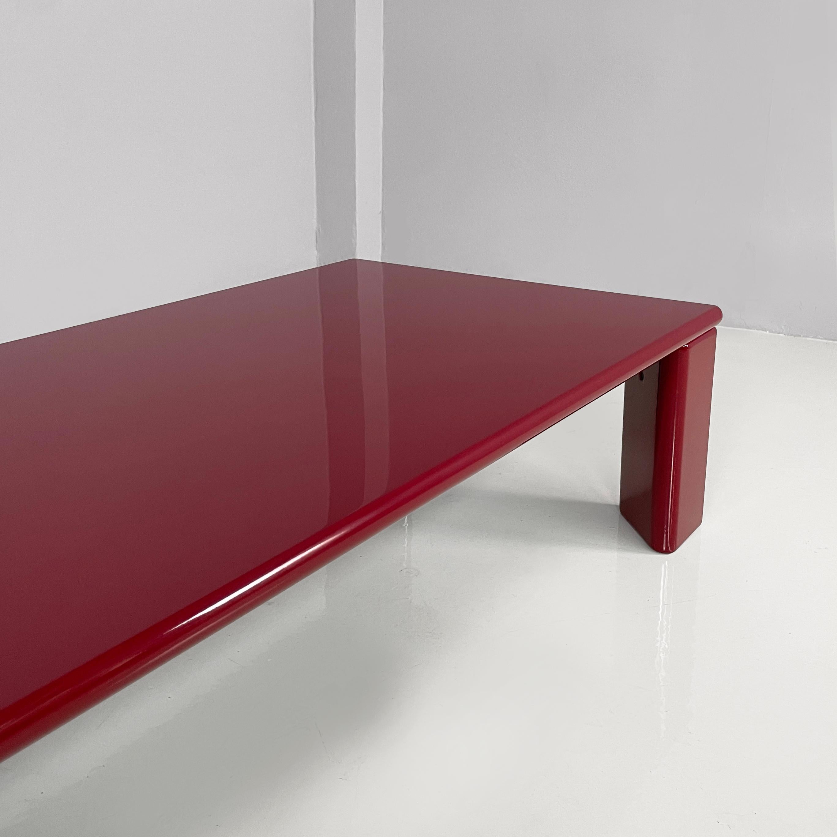 Fin du 20e siècle Table basse moderne italienne rouge Ming par Kazuhide Takahama pour Gavina, années 1980 en vente