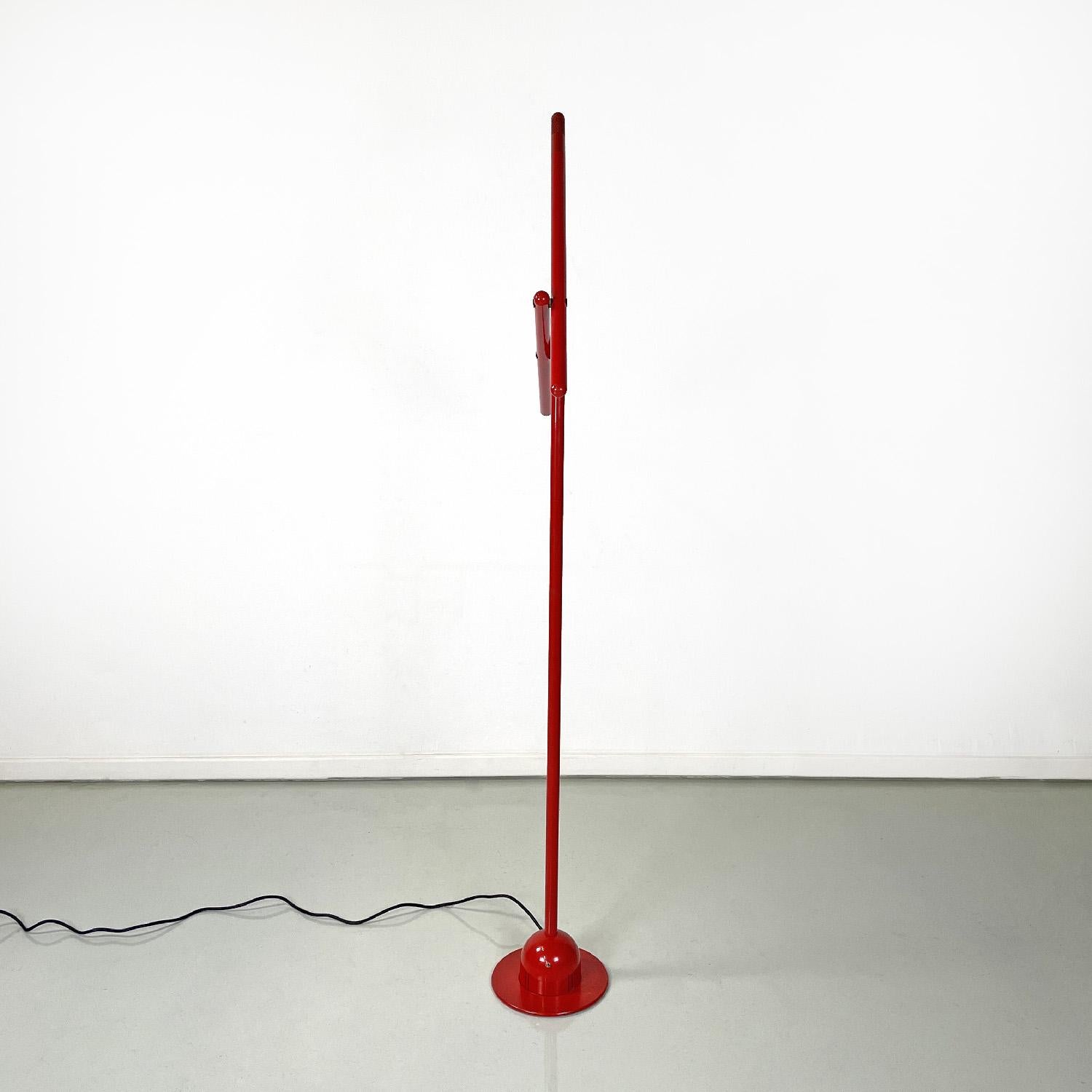 Italian modern red floor lamp Mira by Mario Arnaboldi for Programmaluce, 1980s In Good Condition For Sale In MIlano, IT