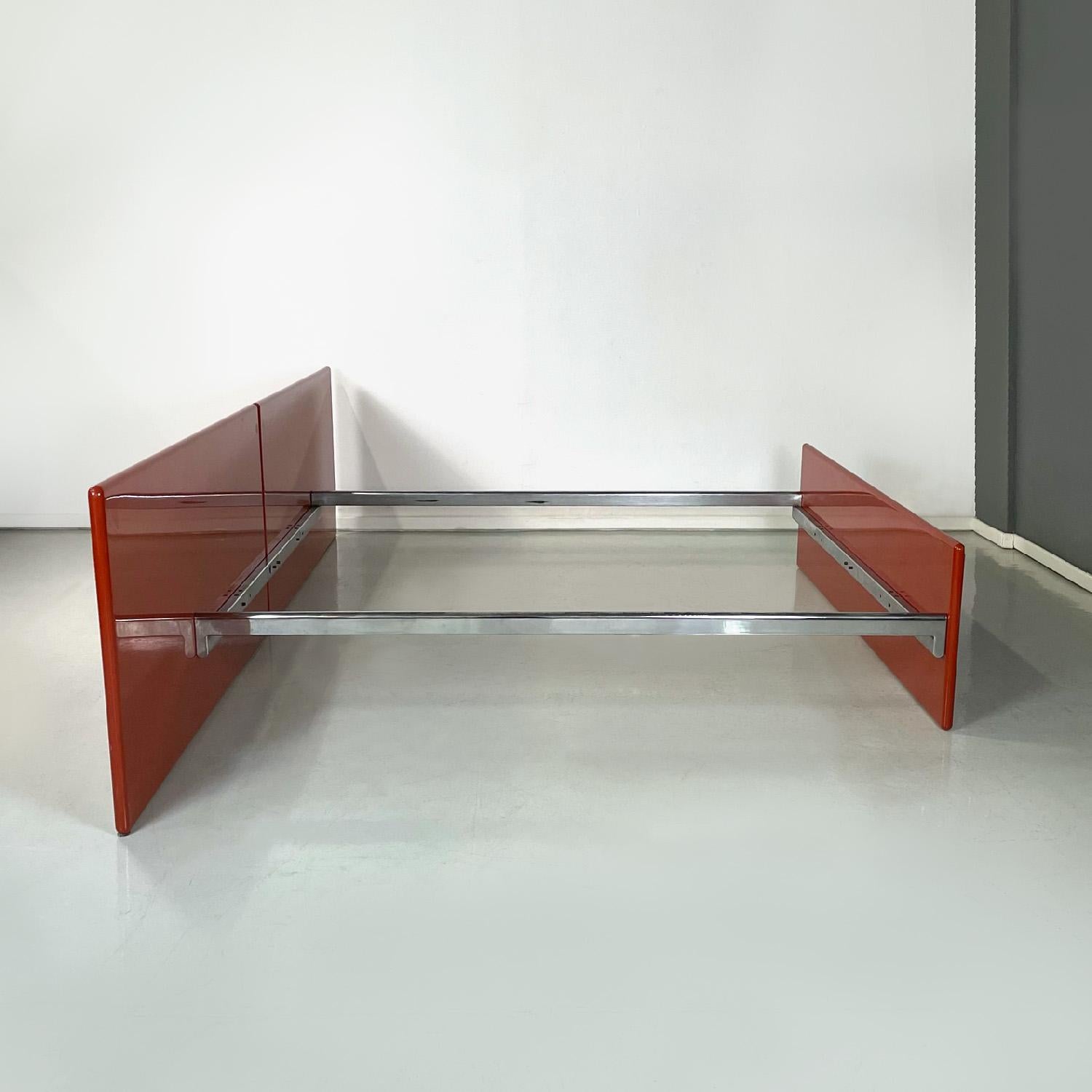 Italian modern red lacquered wood metal bed by Takahama for Simon Gavina, 1970s For Sale 10