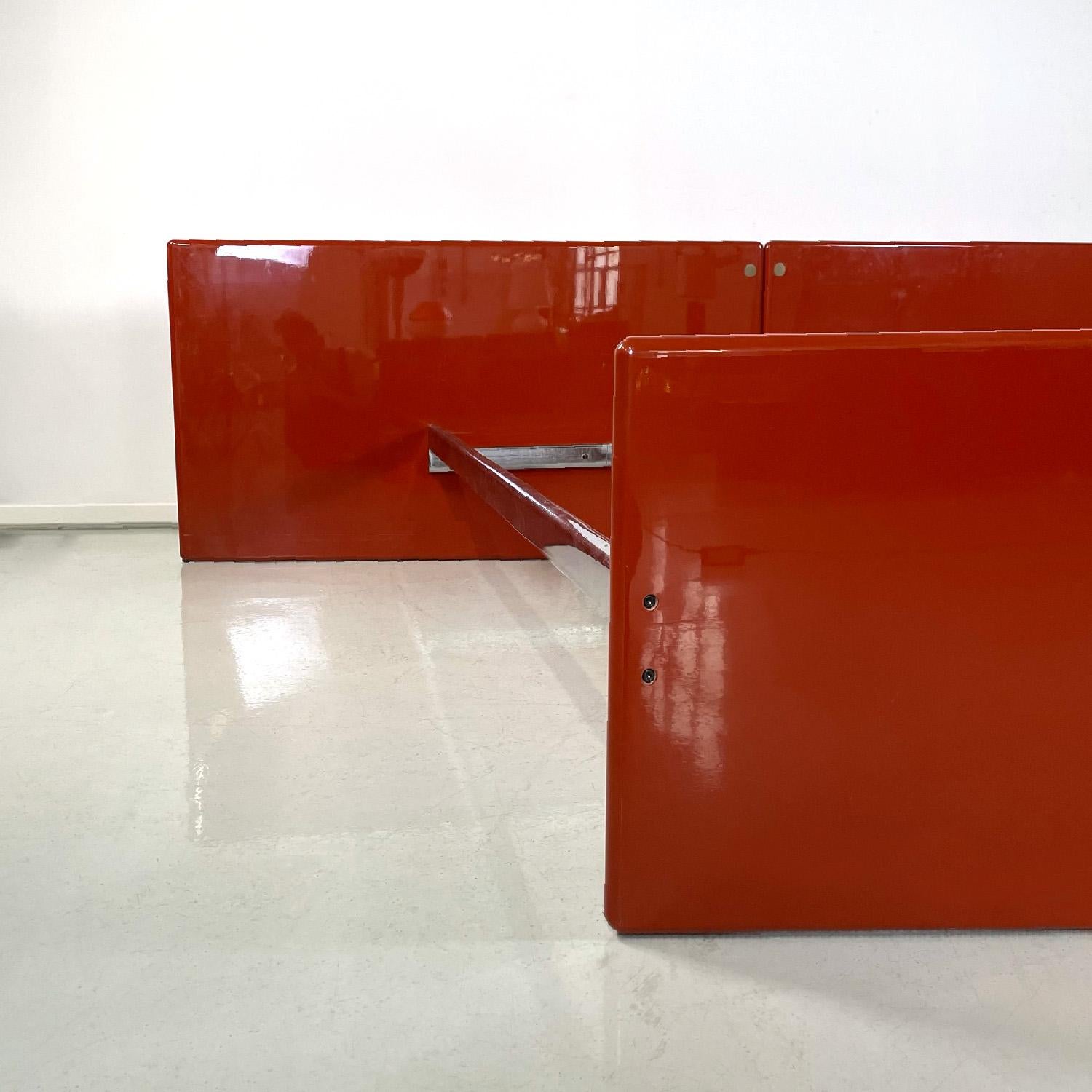 Modern Italian modern red lacquered wood metal bed by Takahama for Simon Gavina, 1970s For Sale
