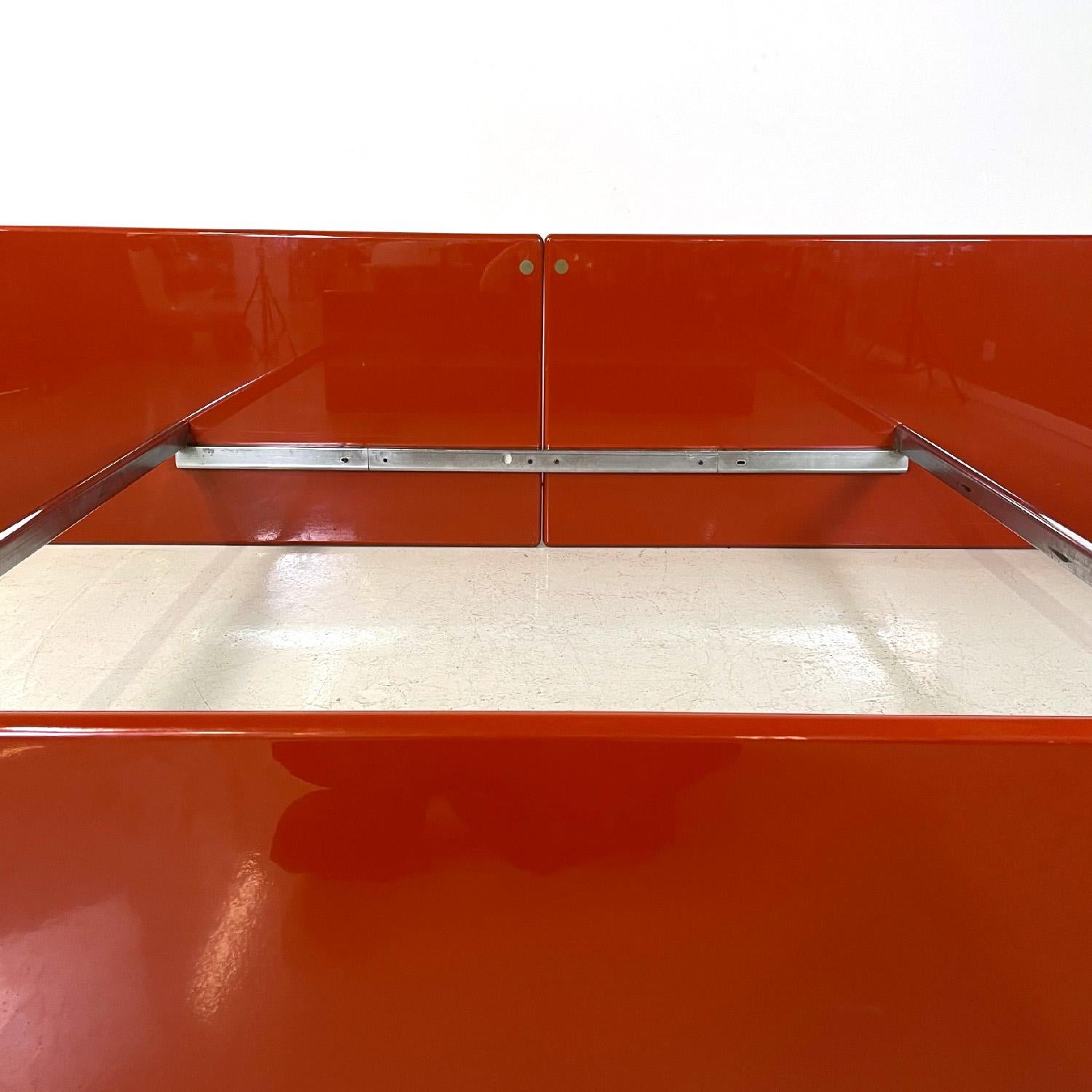 Italian modern red lacquered wood metal bed by Takahama for Simon Gavina, 1970s In Good Condition For Sale In MIlano, IT
