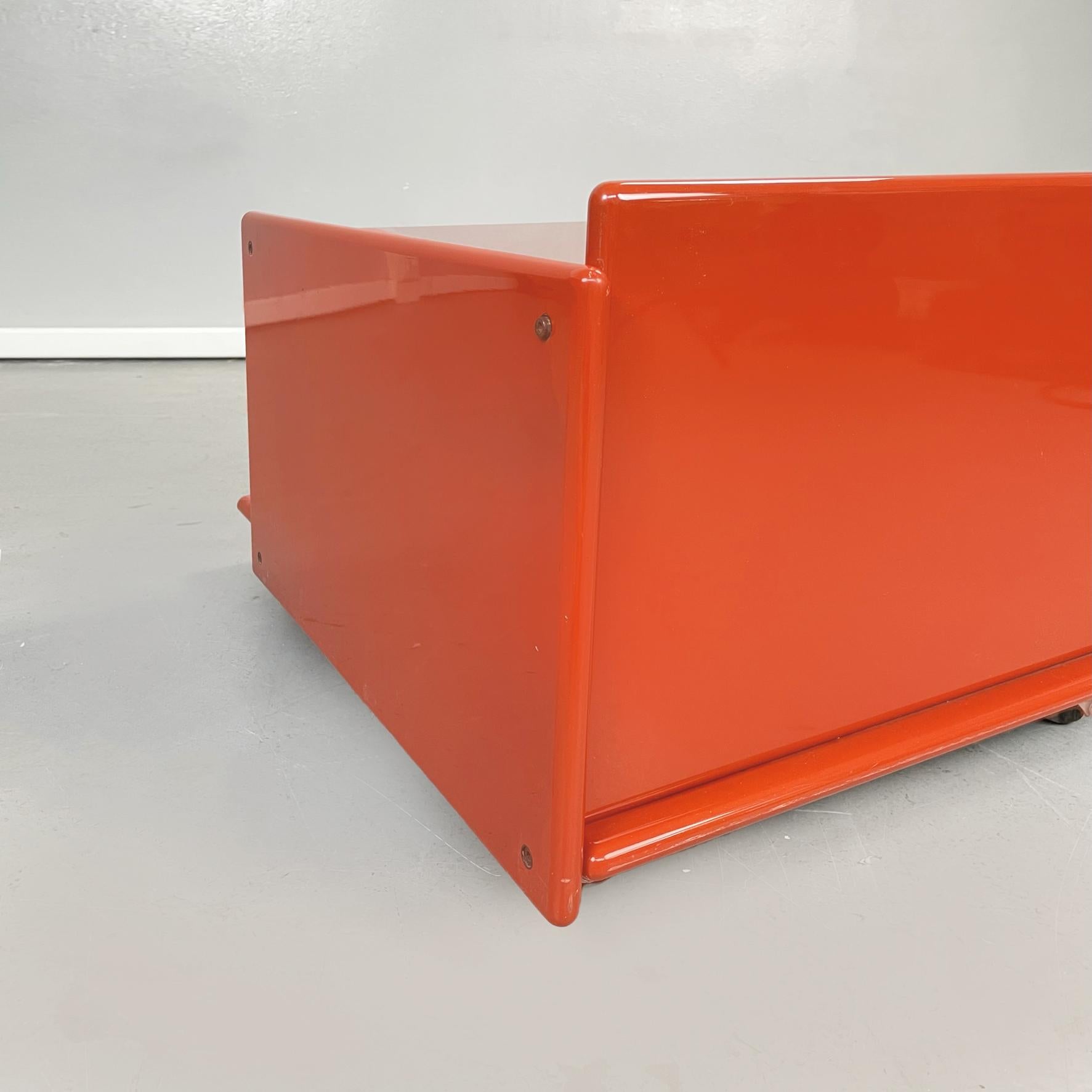 Italian Modern Red Lacquered Wooden Bedside Table by Takahama for Gavina, 1970s 6