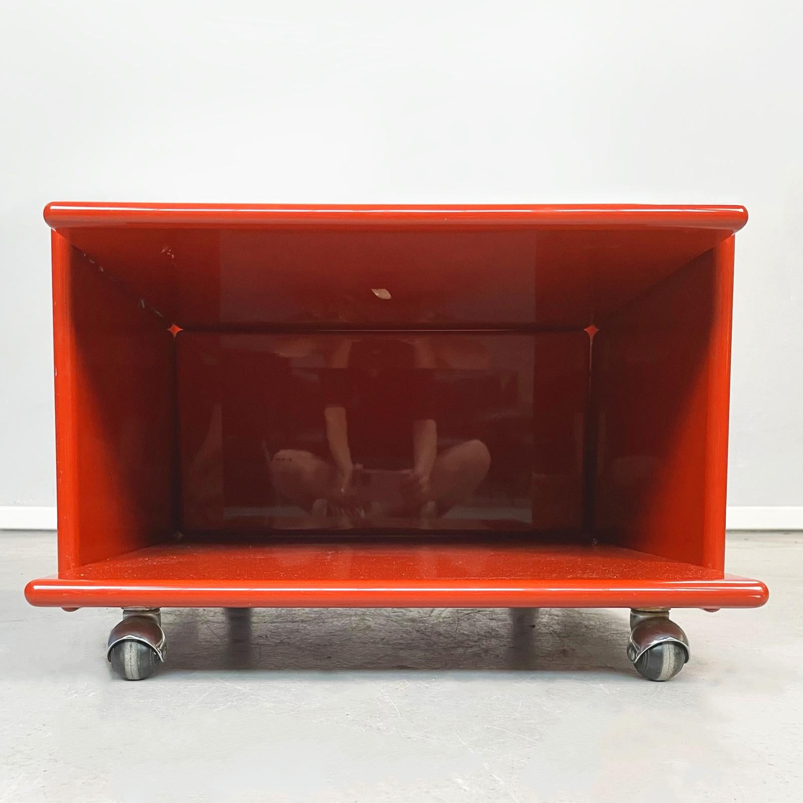 Italian Modern Red Lacquered Wooden Bedside Table by Takahama for Gavina, 1970s 11