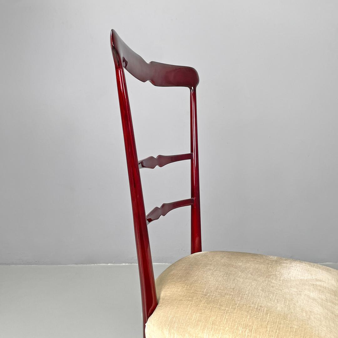 Italienische moderne rot lackierte Holzstühle mit elfenbeinweißem Stoff, 1970er Jahre im Angebot 7