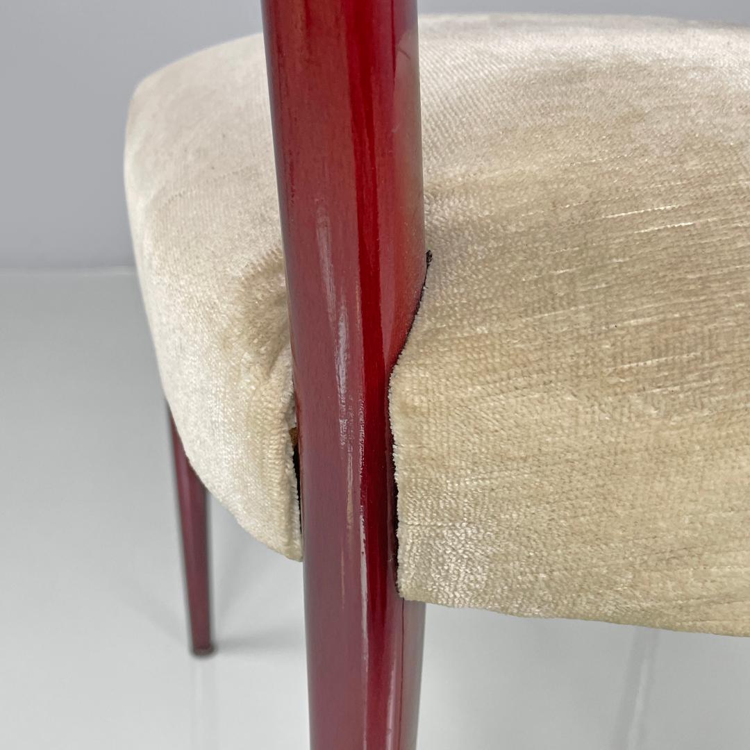 Italienische moderne rot lackierte Holzstühle mit elfenbeinweißem Stoff, 1970er Jahre im Angebot 10